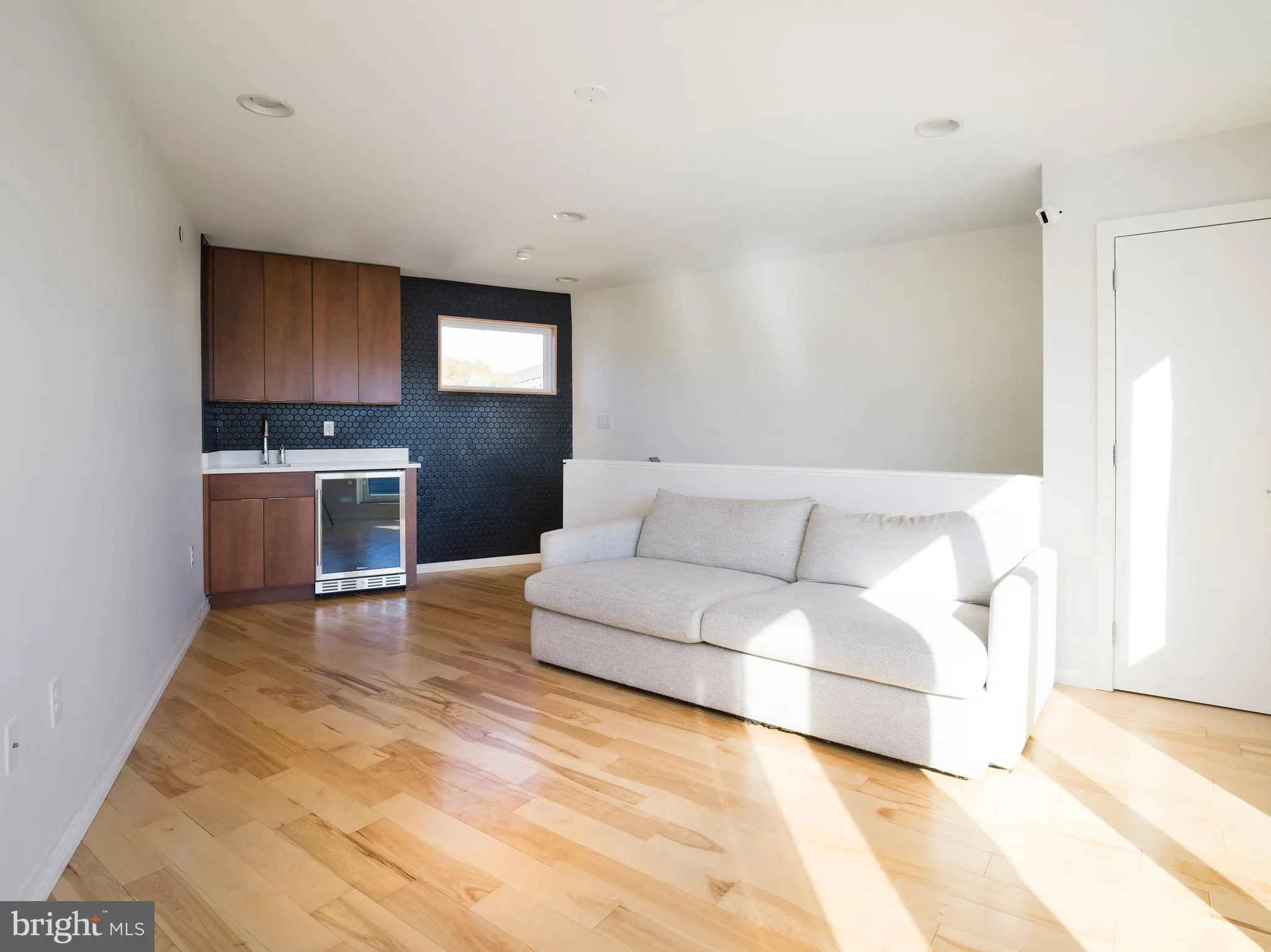 Philadelphia, Pennsylvania 19123, United States, 4 Bedrooms Bedrooms, ,3 BathroomsBathrooms,Residential,Contingent,20618