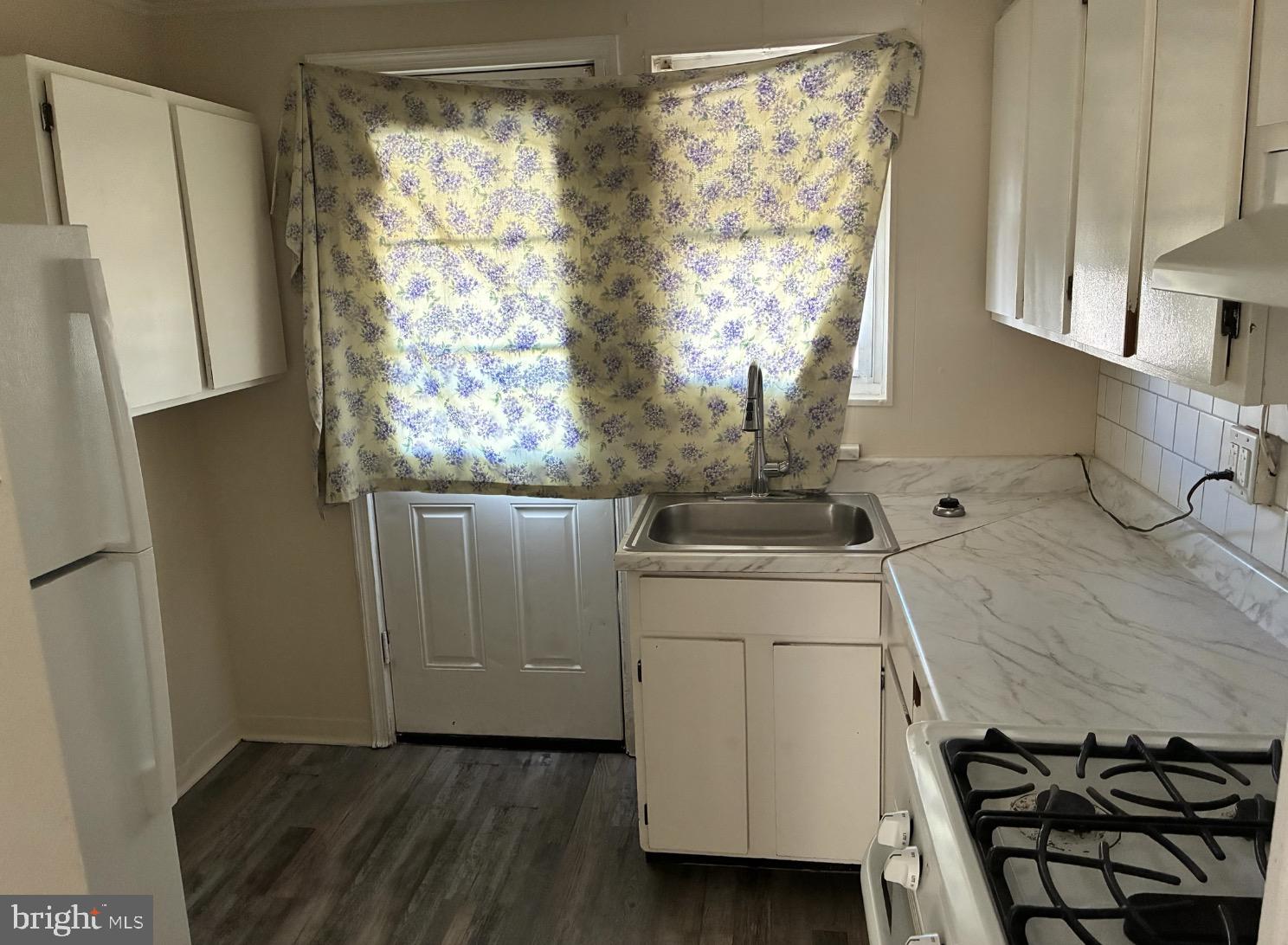 ELLWOOD PARK - Residential