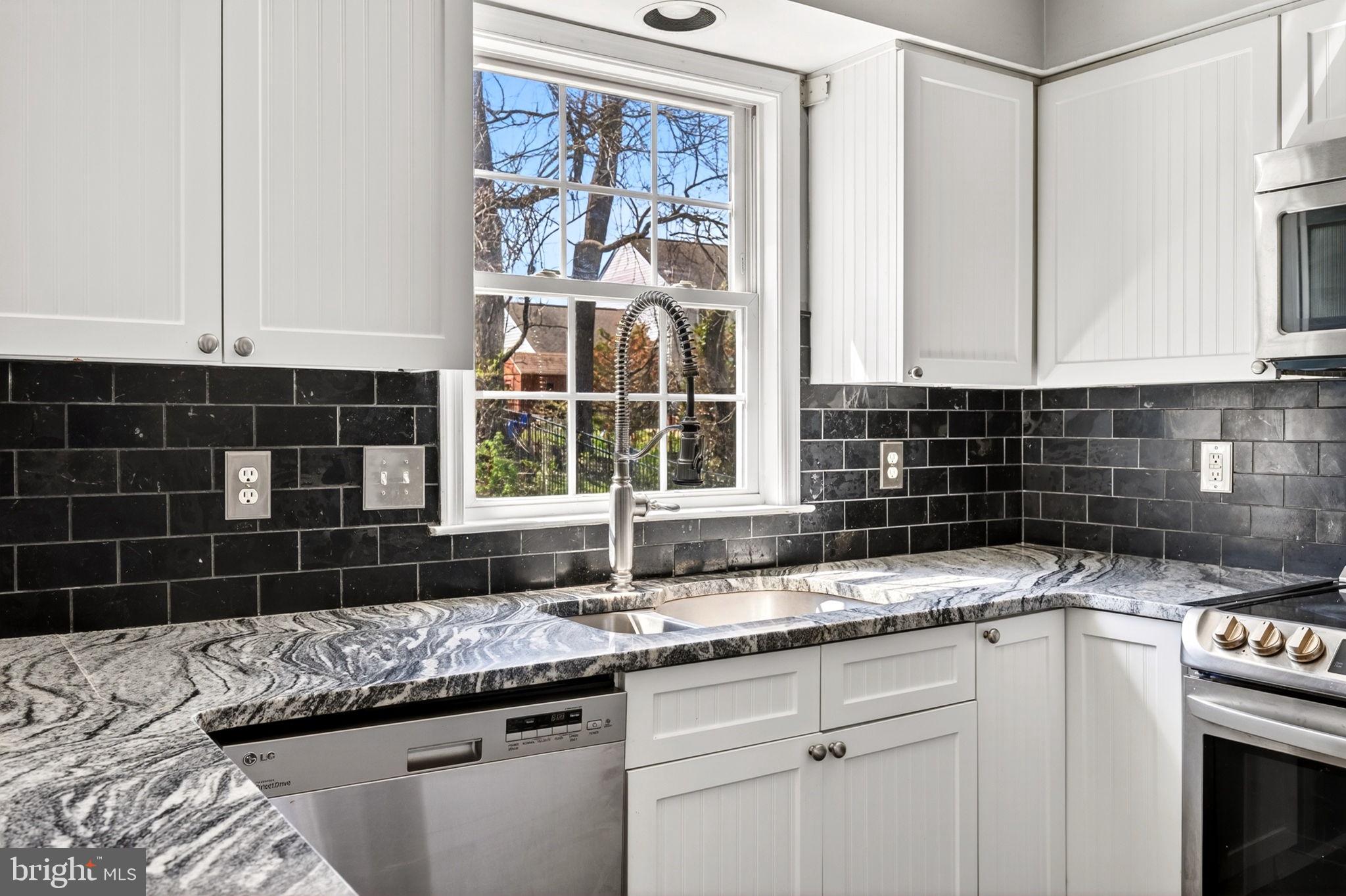 OVERVIEW MANOR - Residential