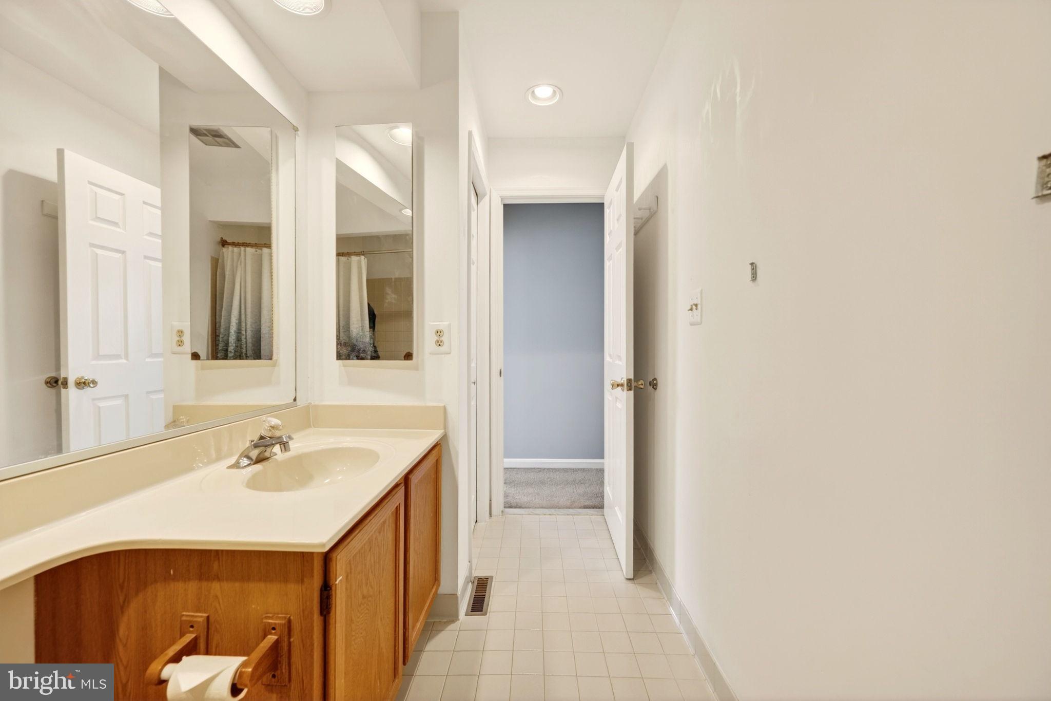 OVERVIEW MANOR - Residential