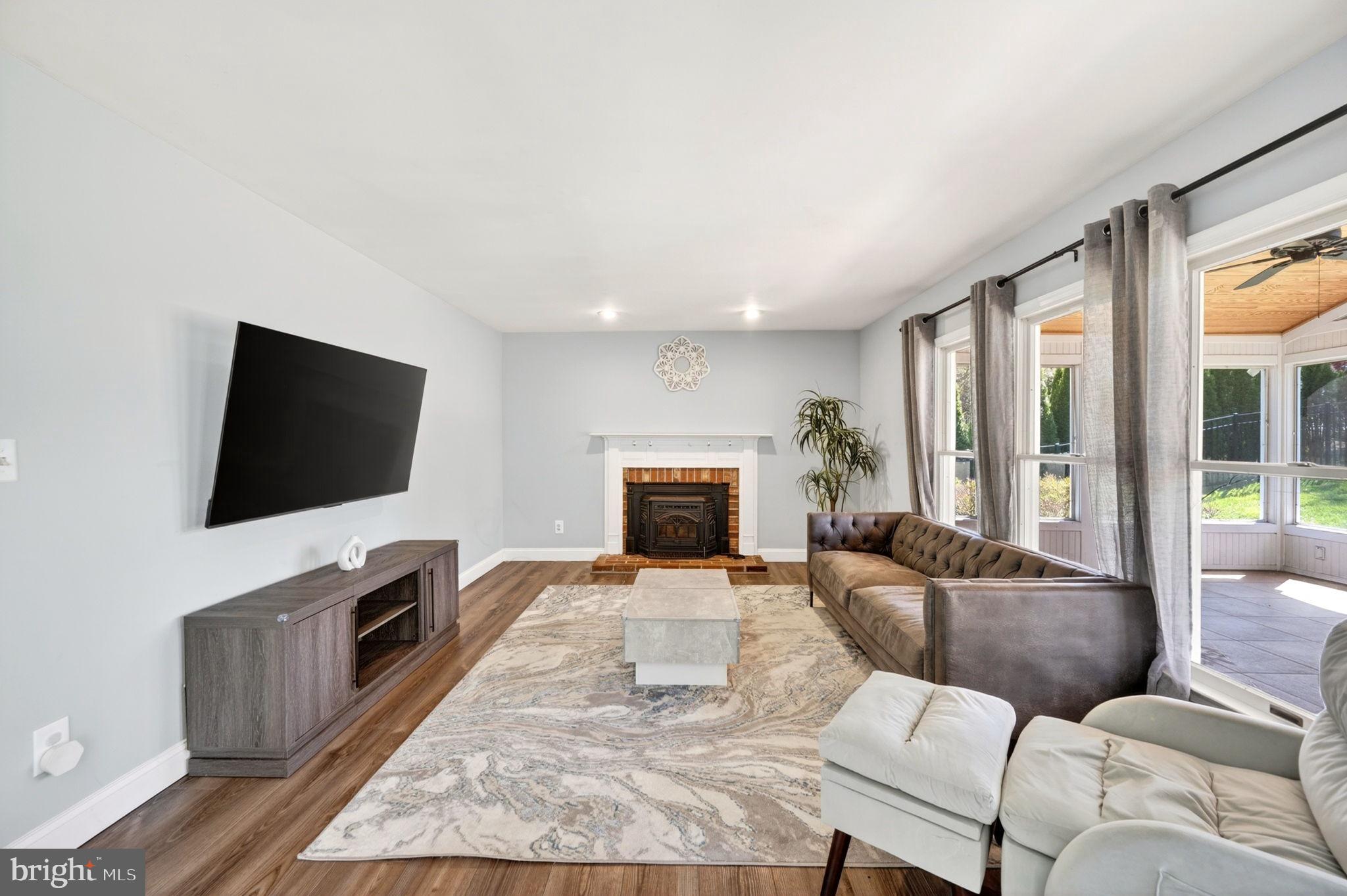 OVERVIEW MANOR - Residential