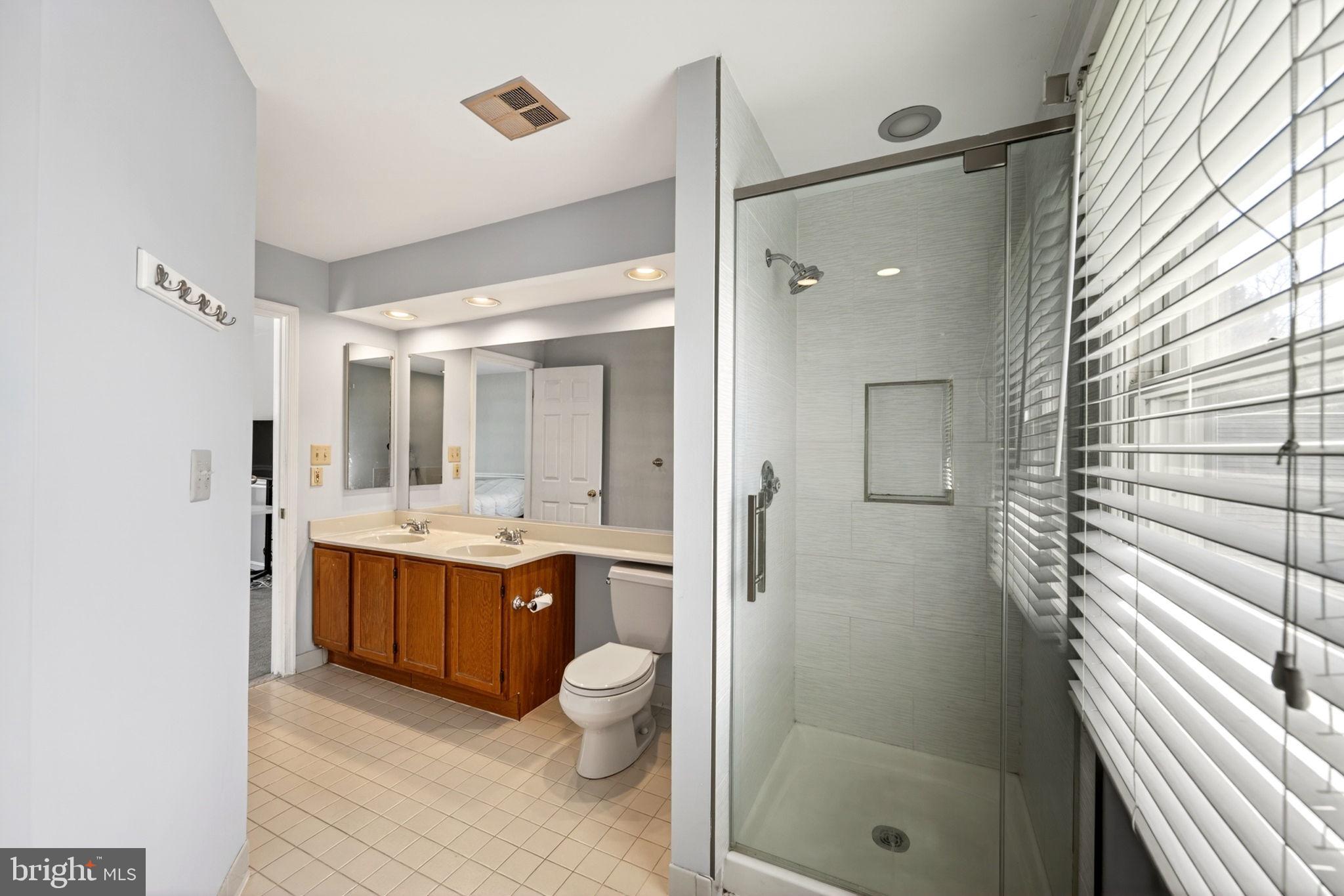 OVERVIEW MANOR - Residential