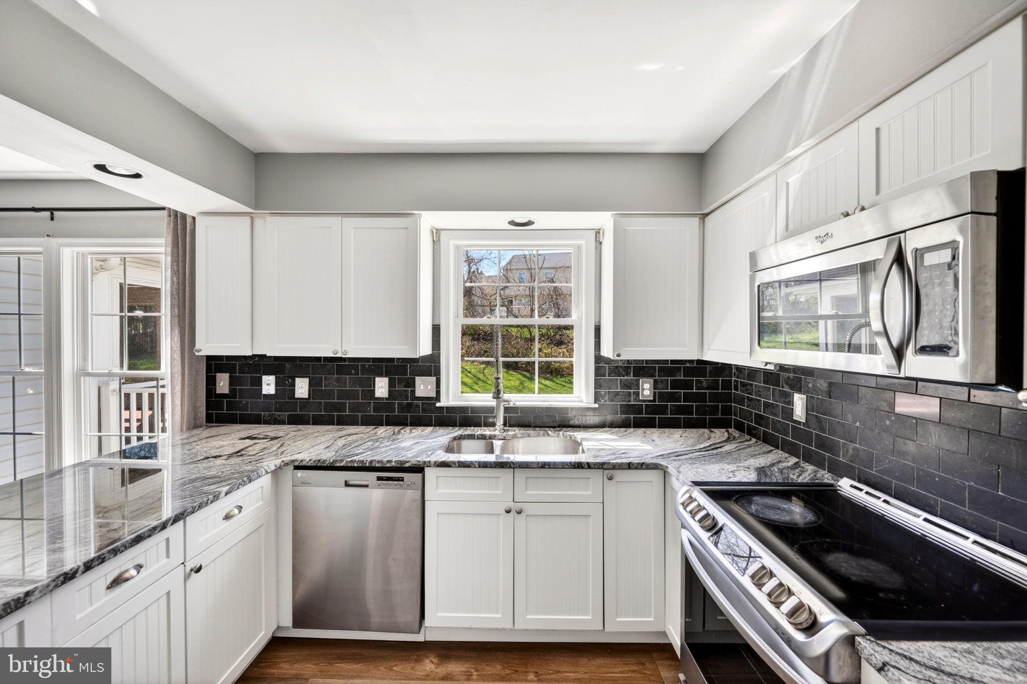 OVERVIEW MANOR - Residential