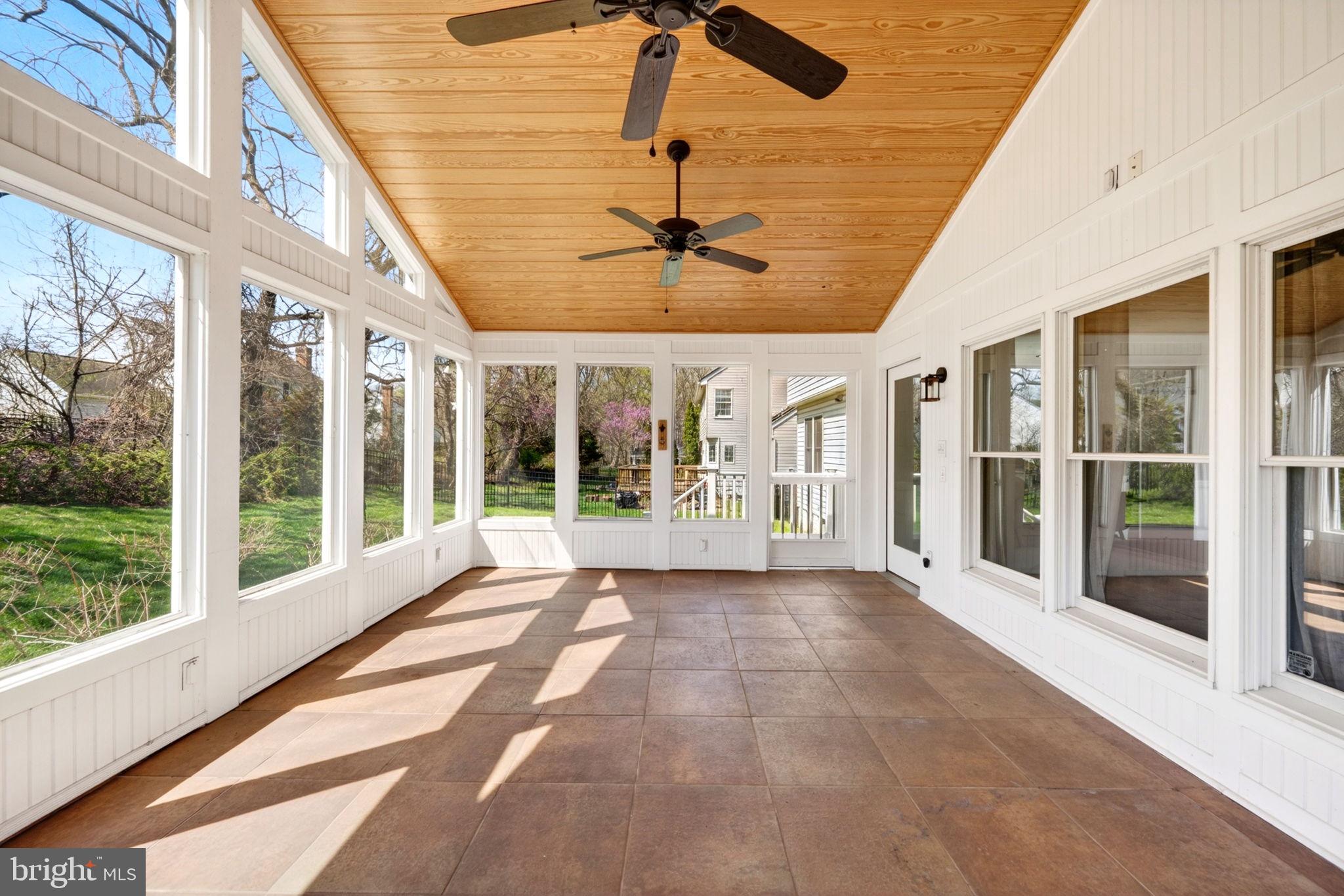 OVERVIEW MANOR - Residential