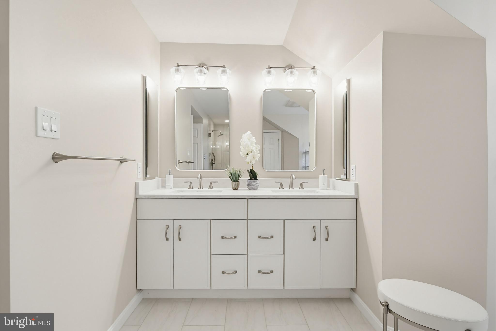 VILLAGE OF RIVER HILL - Residential