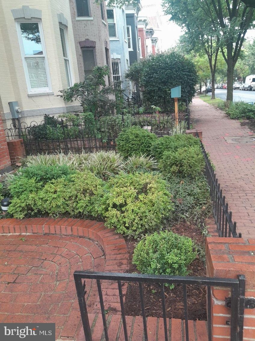 651 CONSTITUTION AVENUE NE 1-4