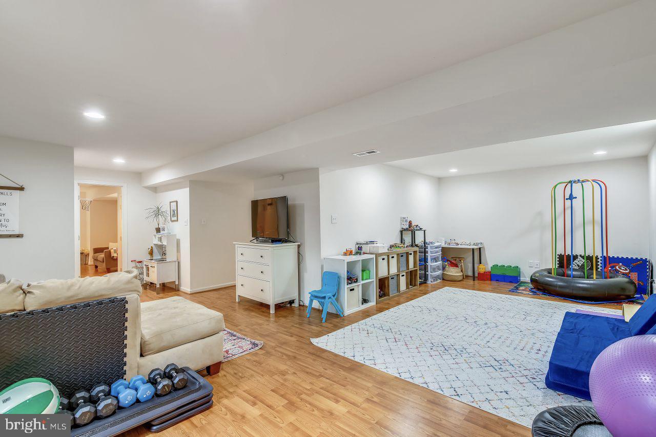 HARBOR POINTE - Residential