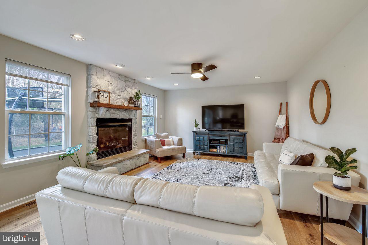 HARBOR POINTE - Residential