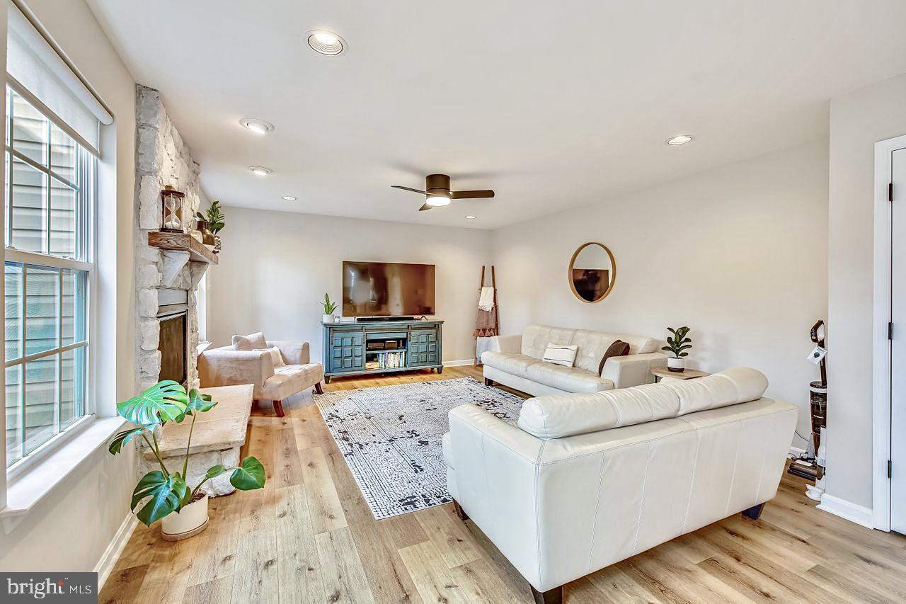 HARBOR POINTE - Residential