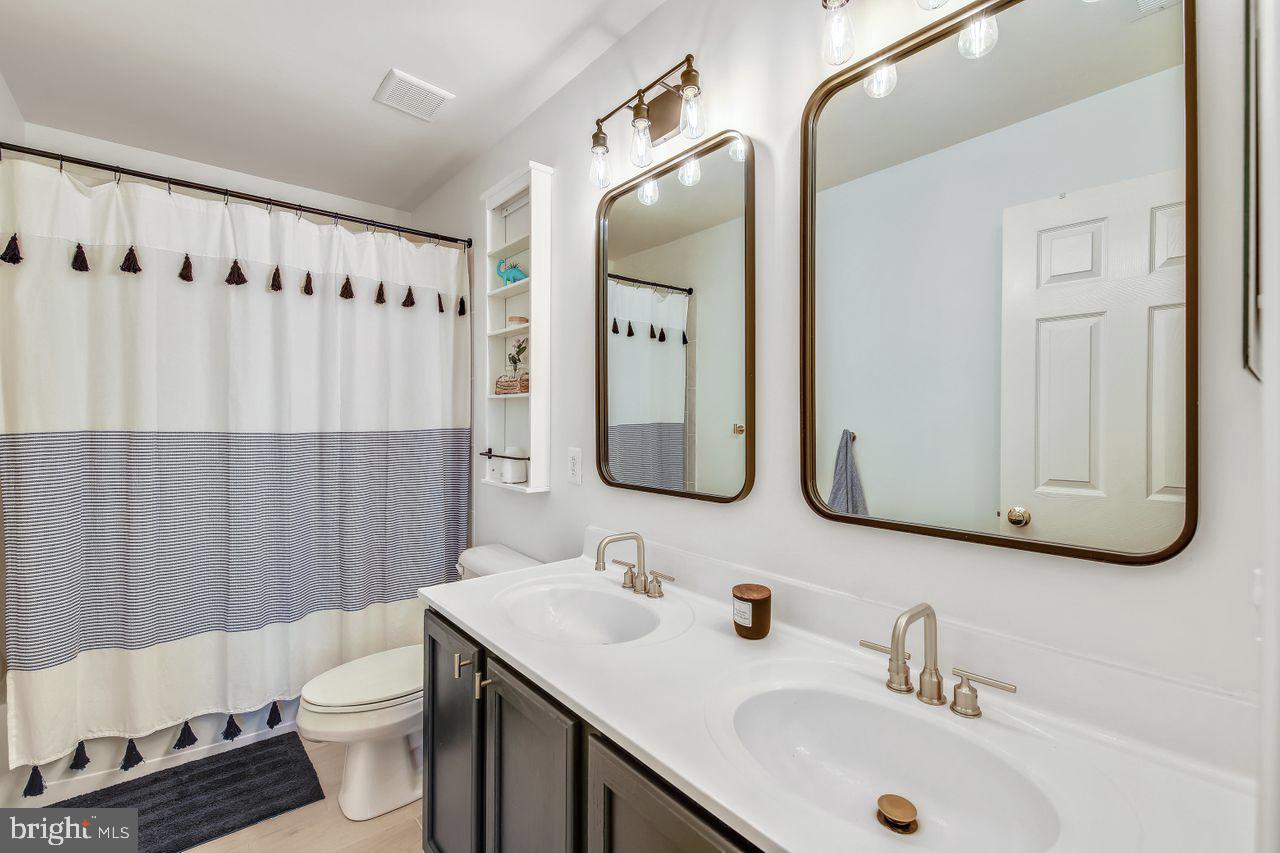 HARBOR POINTE - Residential