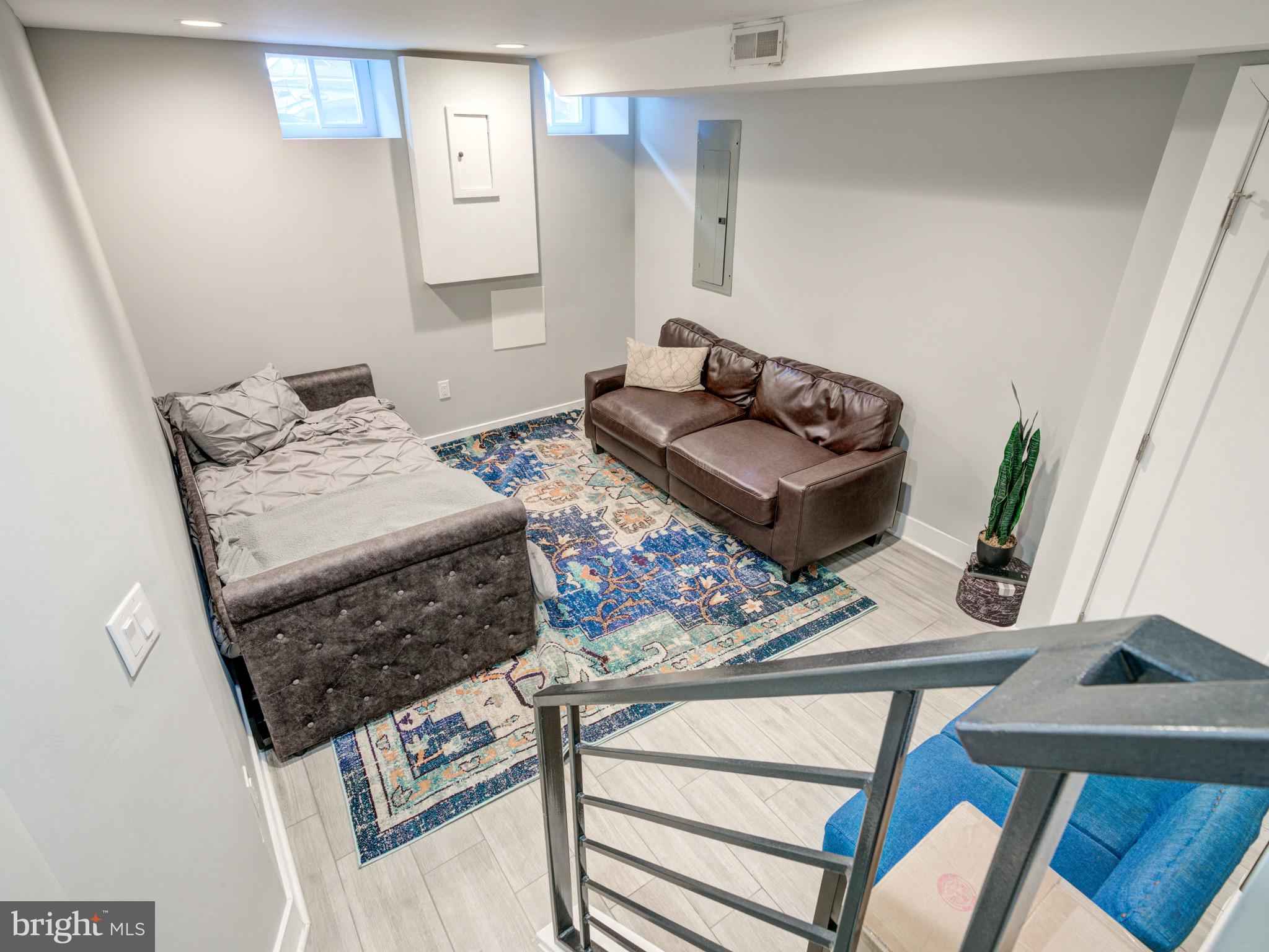 POINT BREEZE - Residential