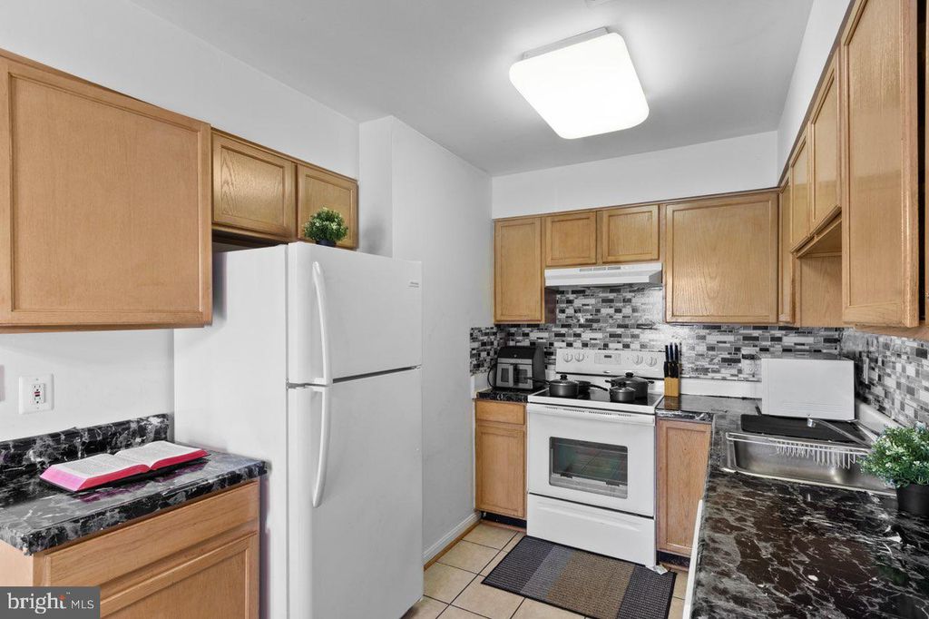 Photo of 1013 Robin Hill Ter, FREDERICK, MD 21702 (MLS # MDFR2080938)