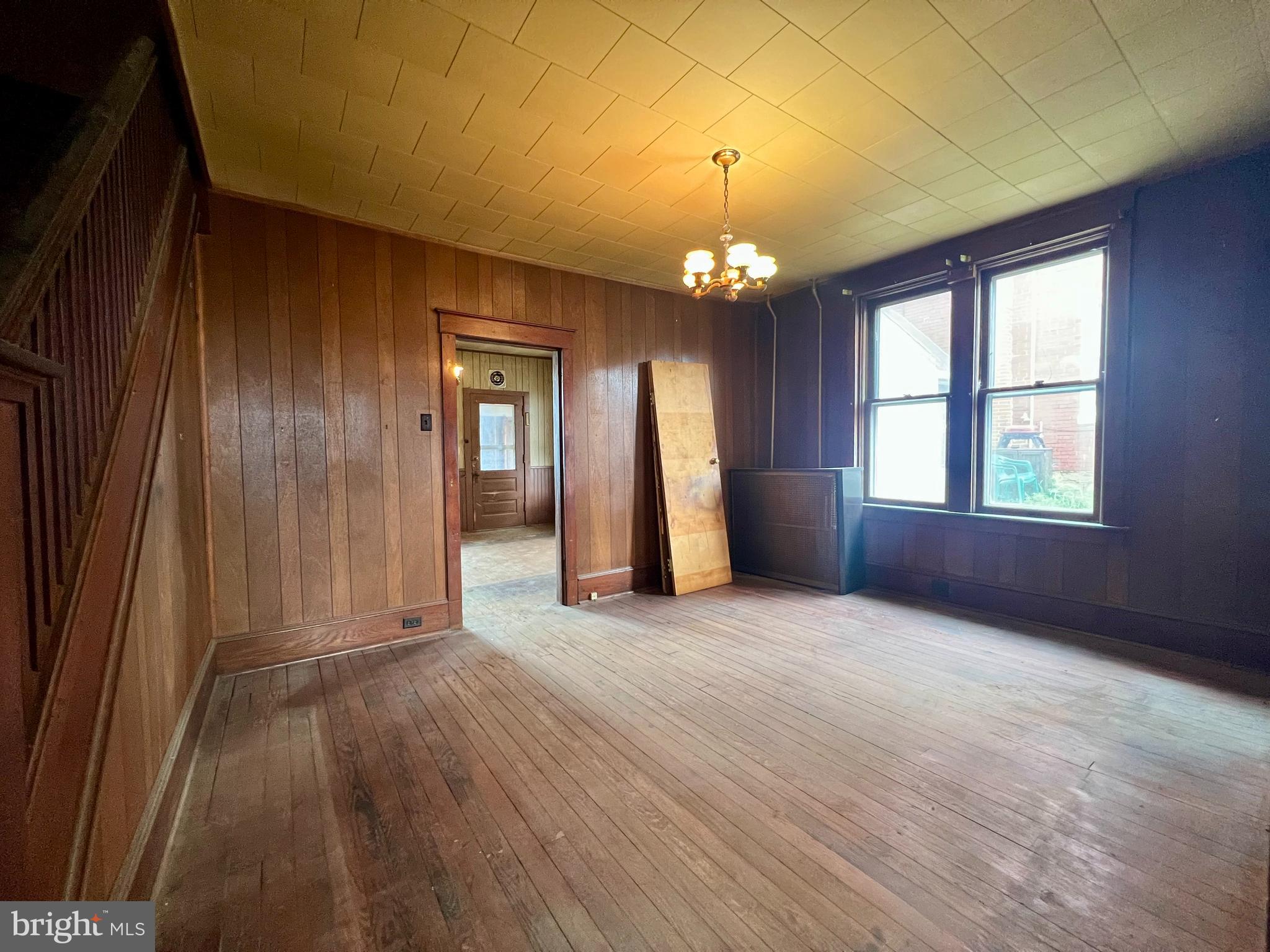 25 & 31 N POPLAR STREET