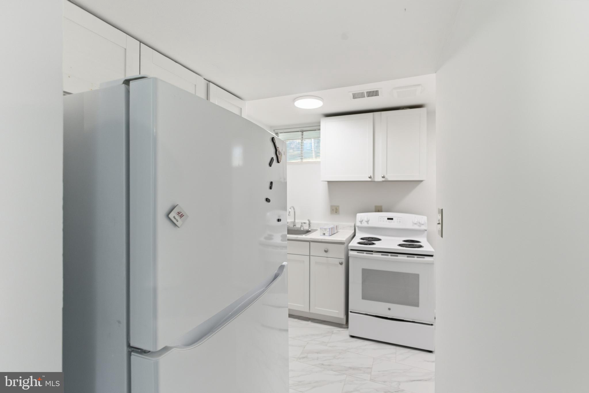 FRIENDLY - Residential Lease