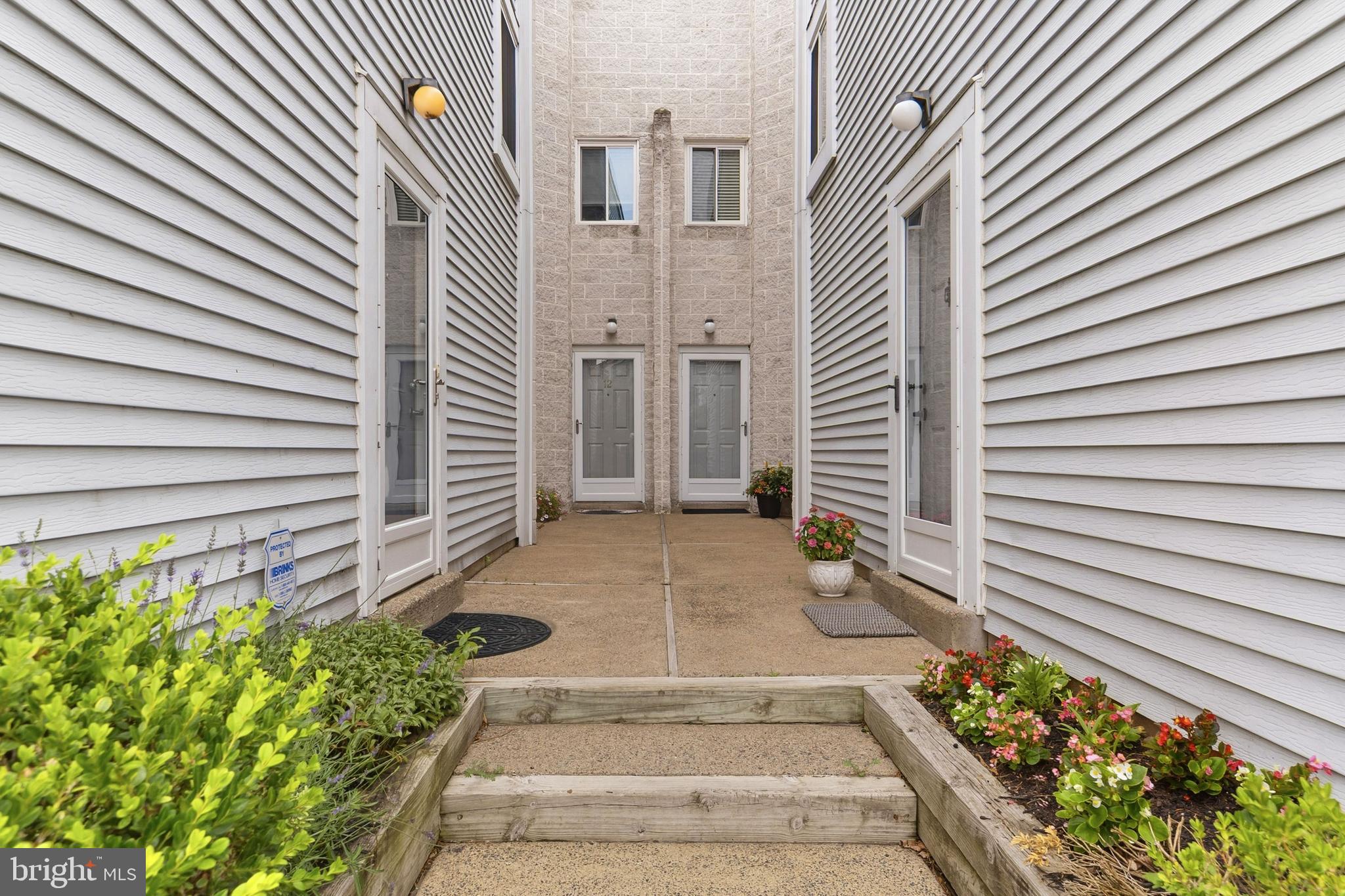 12 HILLCROFT WAY