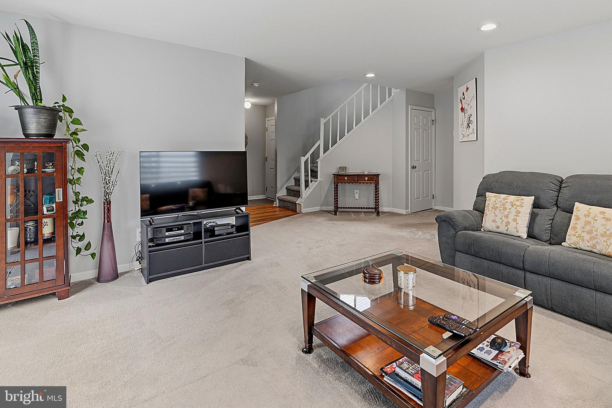 12 HILLCROFT WAY