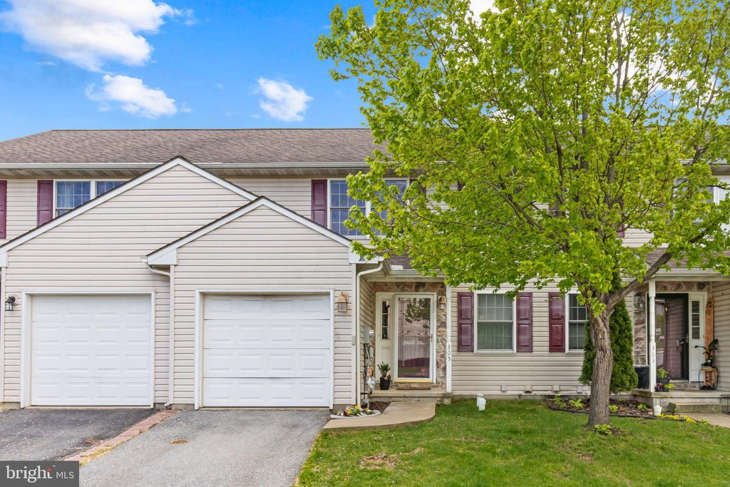 Photo of 305 YORKSHIRE DR, LANCASTER, PA 17603 (MLS # PALA2034372)