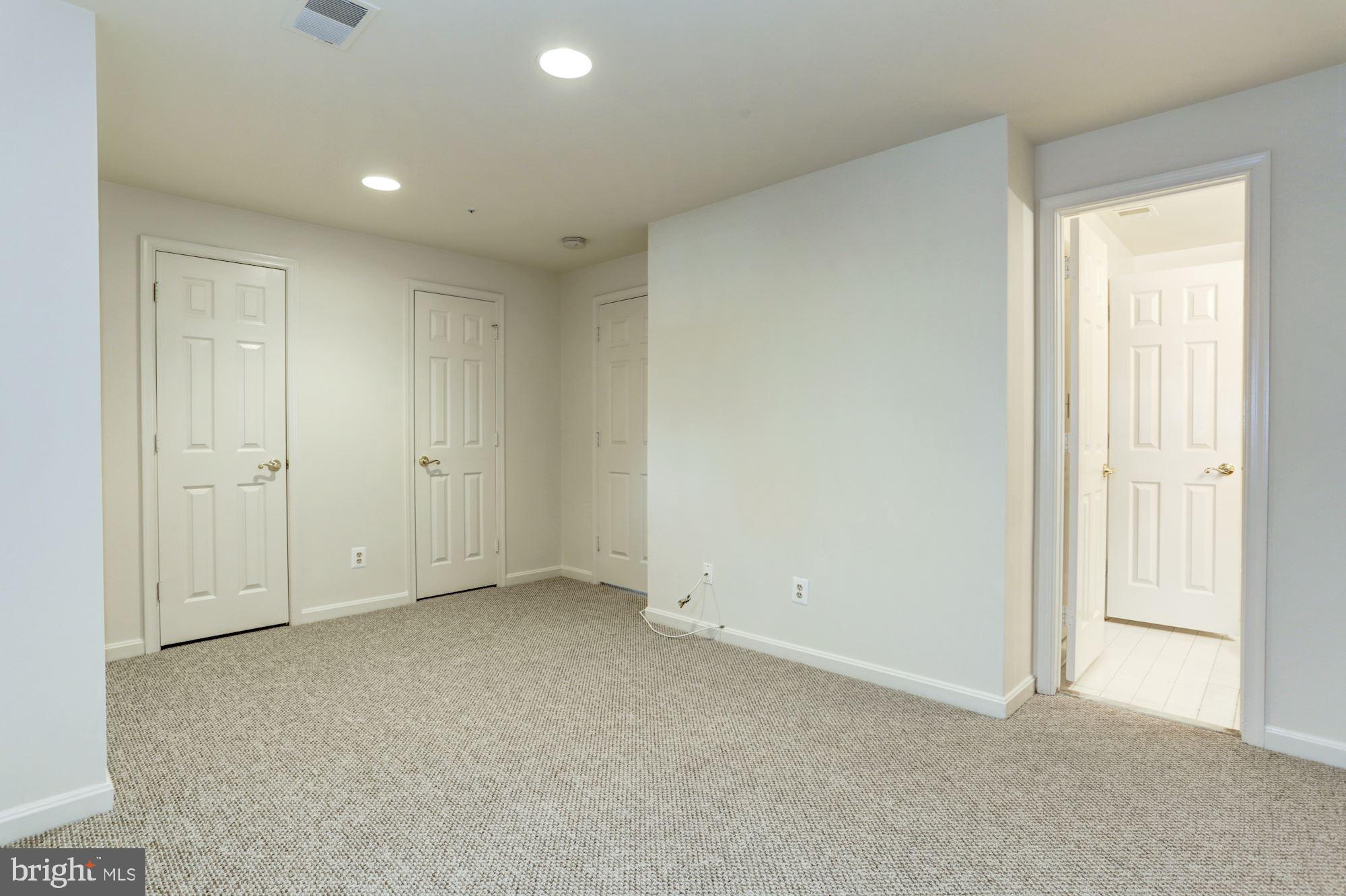 KENTLANDS HILL DISTRICT - Residential Lease