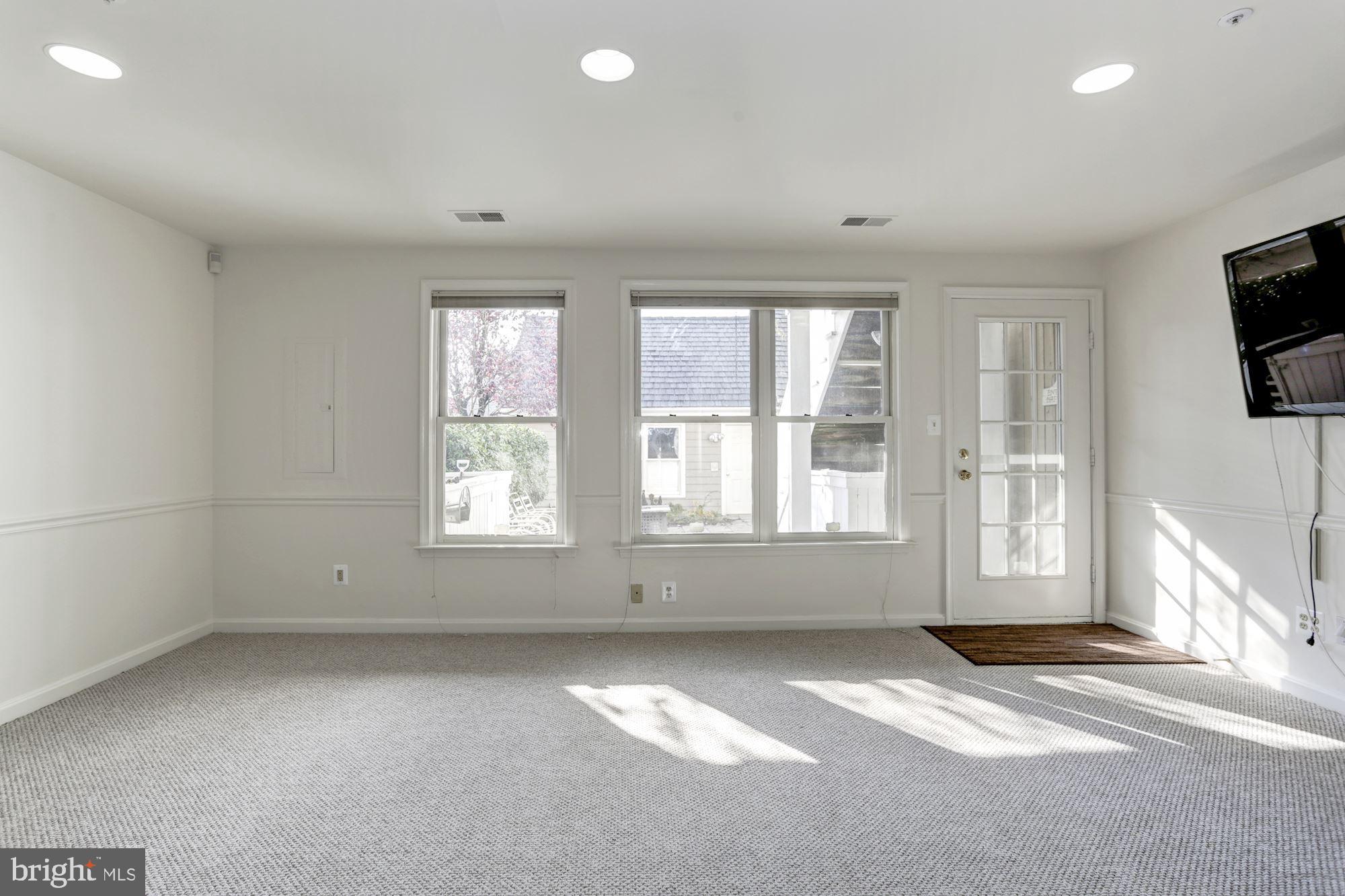 KENTLANDS HILL DISTRICT - Residential Lease