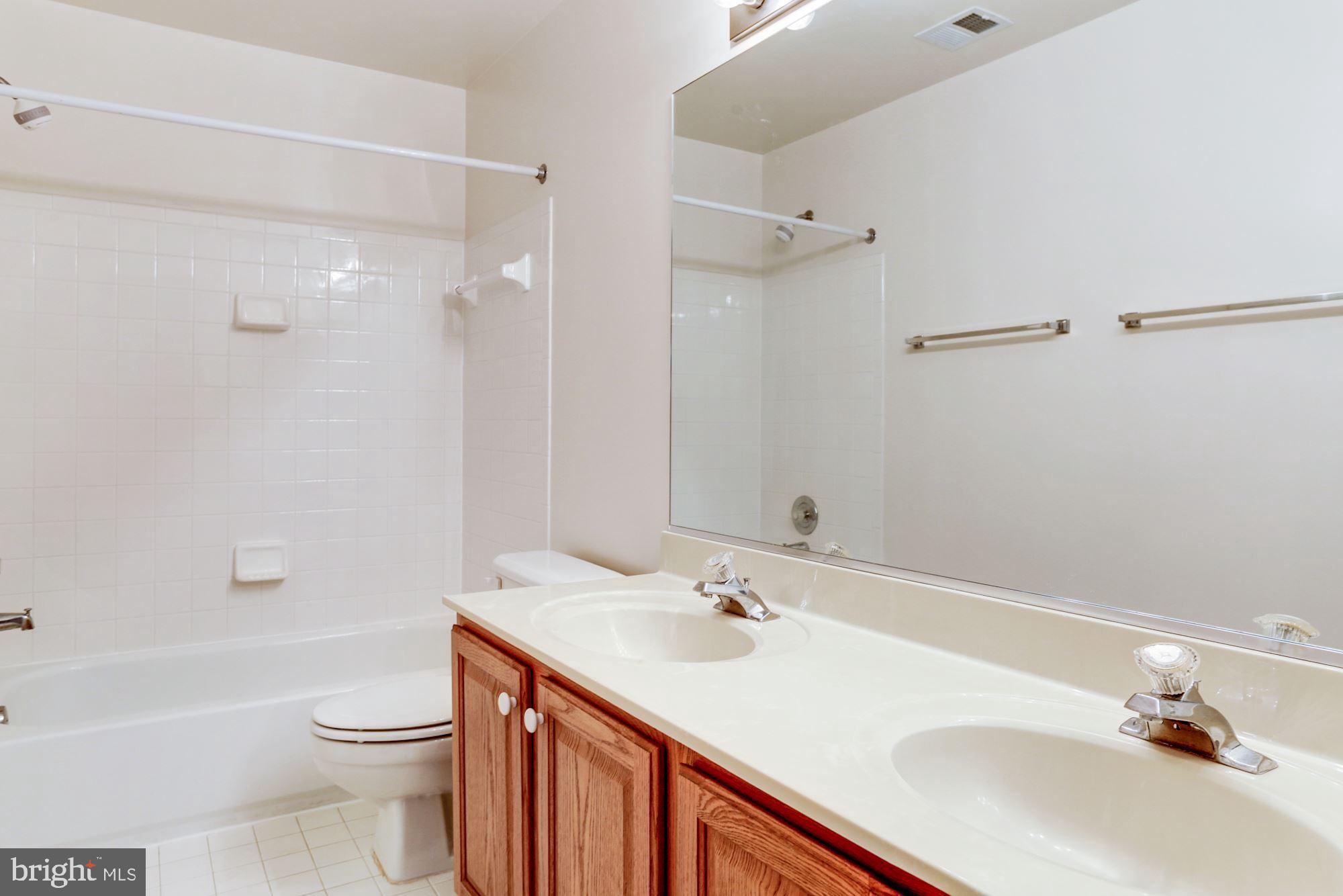 KENTLANDS HILL DISTRICT - Residential Lease