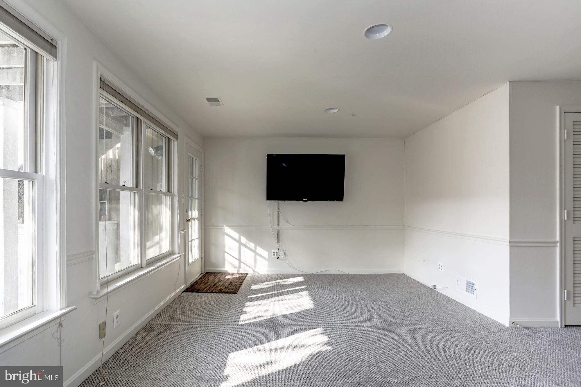 KENTLANDS HILL DISTRICT - Residential Lease