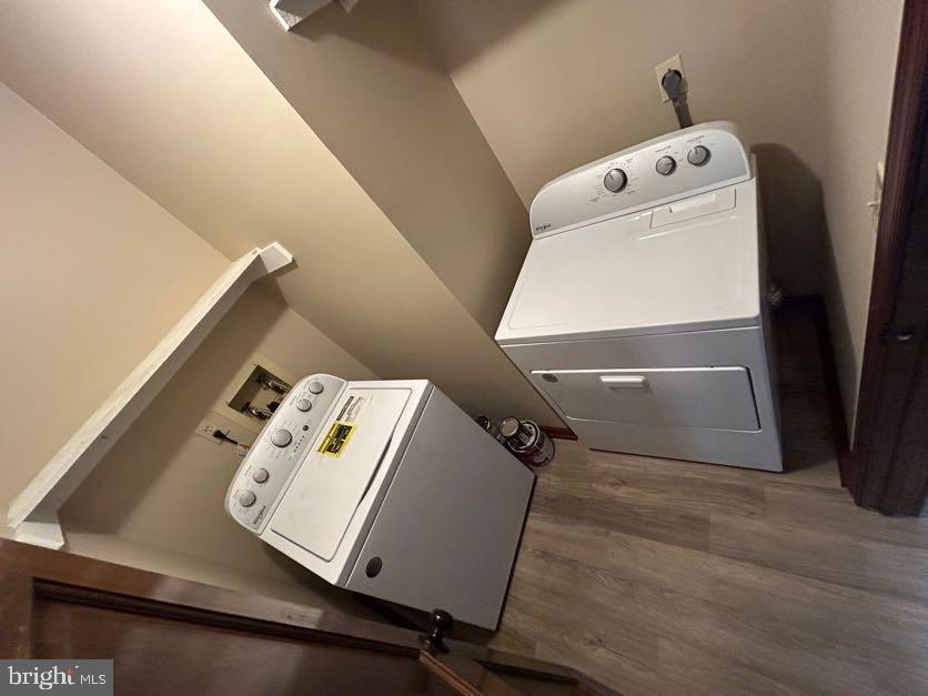 BREEZEWOOD - Residential Lease