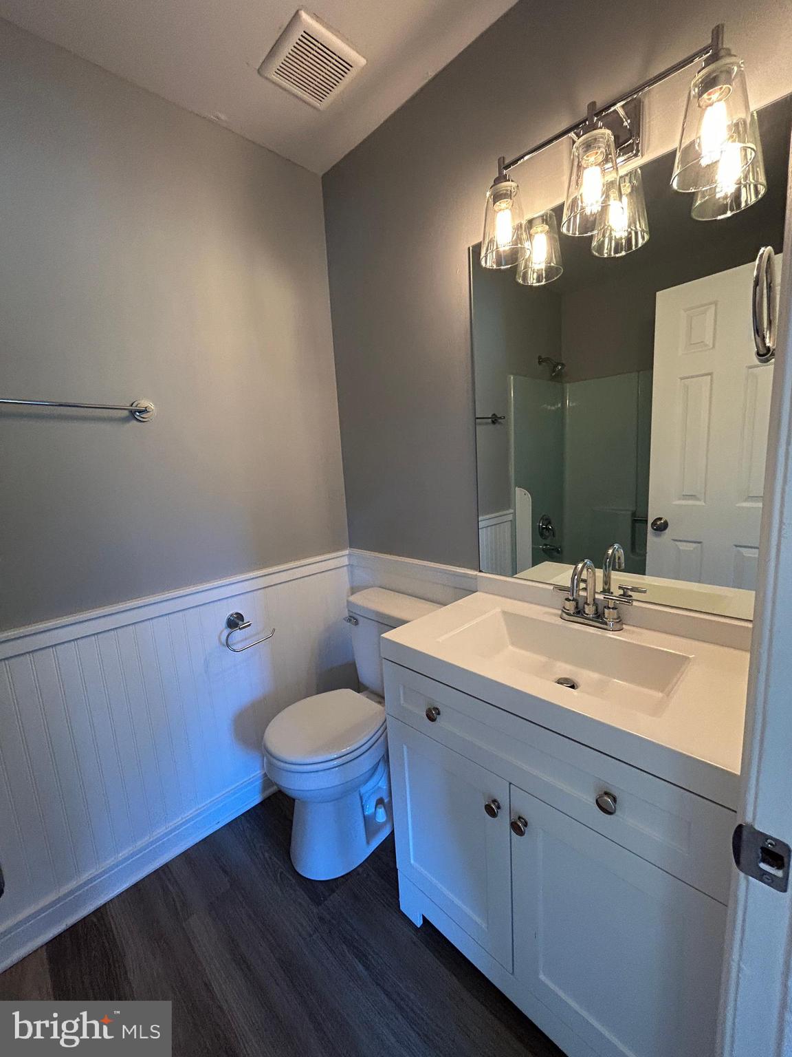 BREEZEWOOD - Residential Lease