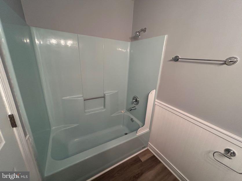 BREEZEWOOD - Residential Lease