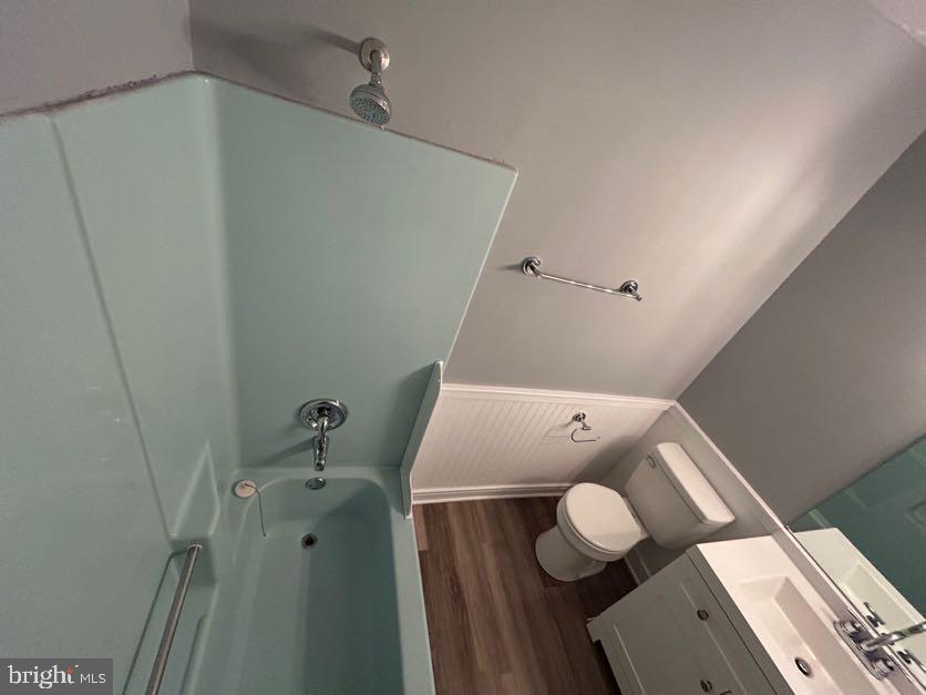 BREEZEWOOD - Residential Lease