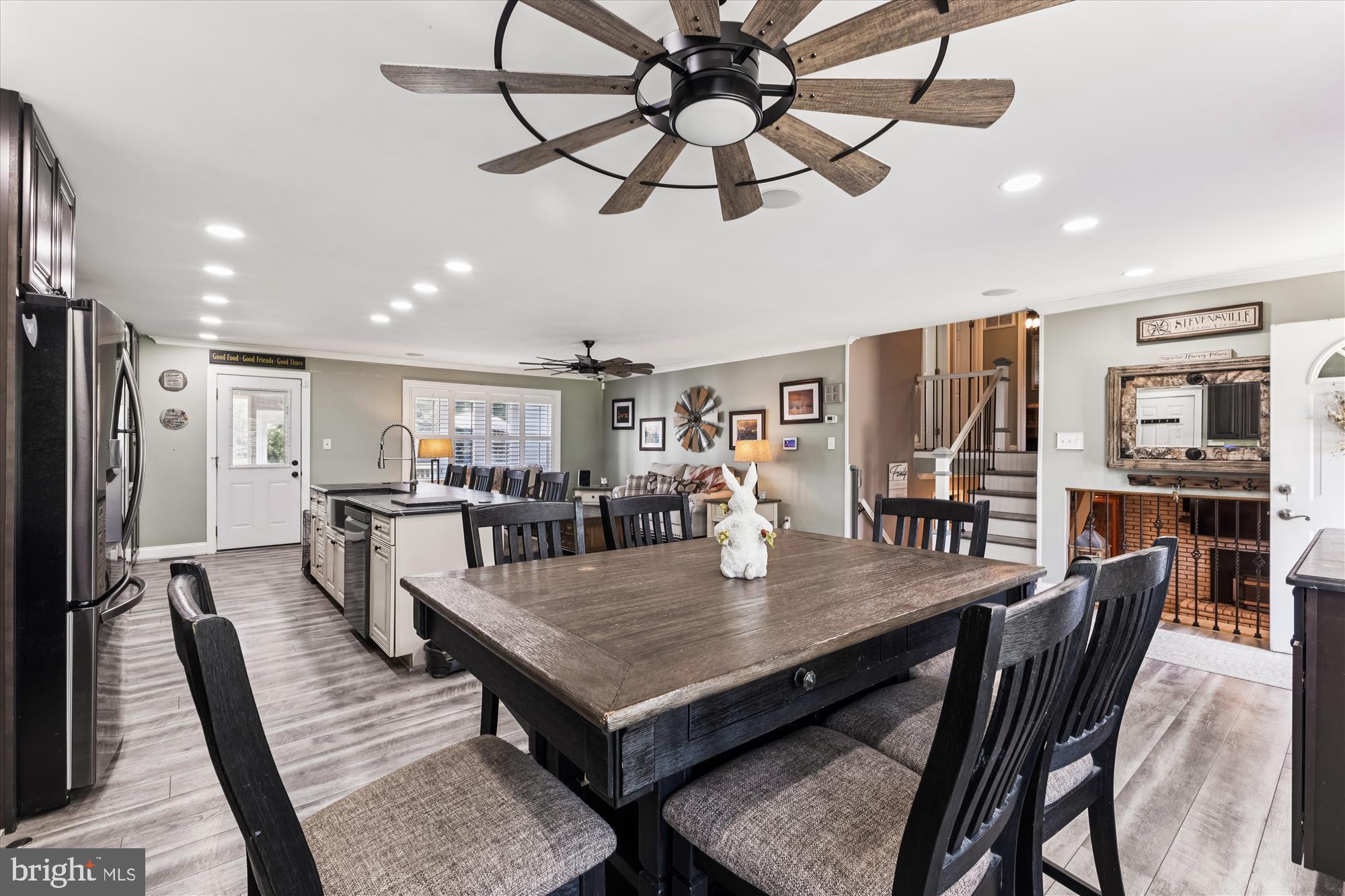 145 N LAKE DRIVE