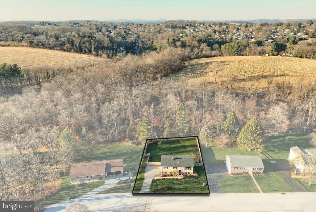 Photo of 516 Gary Drive, DALLASTOWN, PA 17313 (MLS # PAYK2094862)