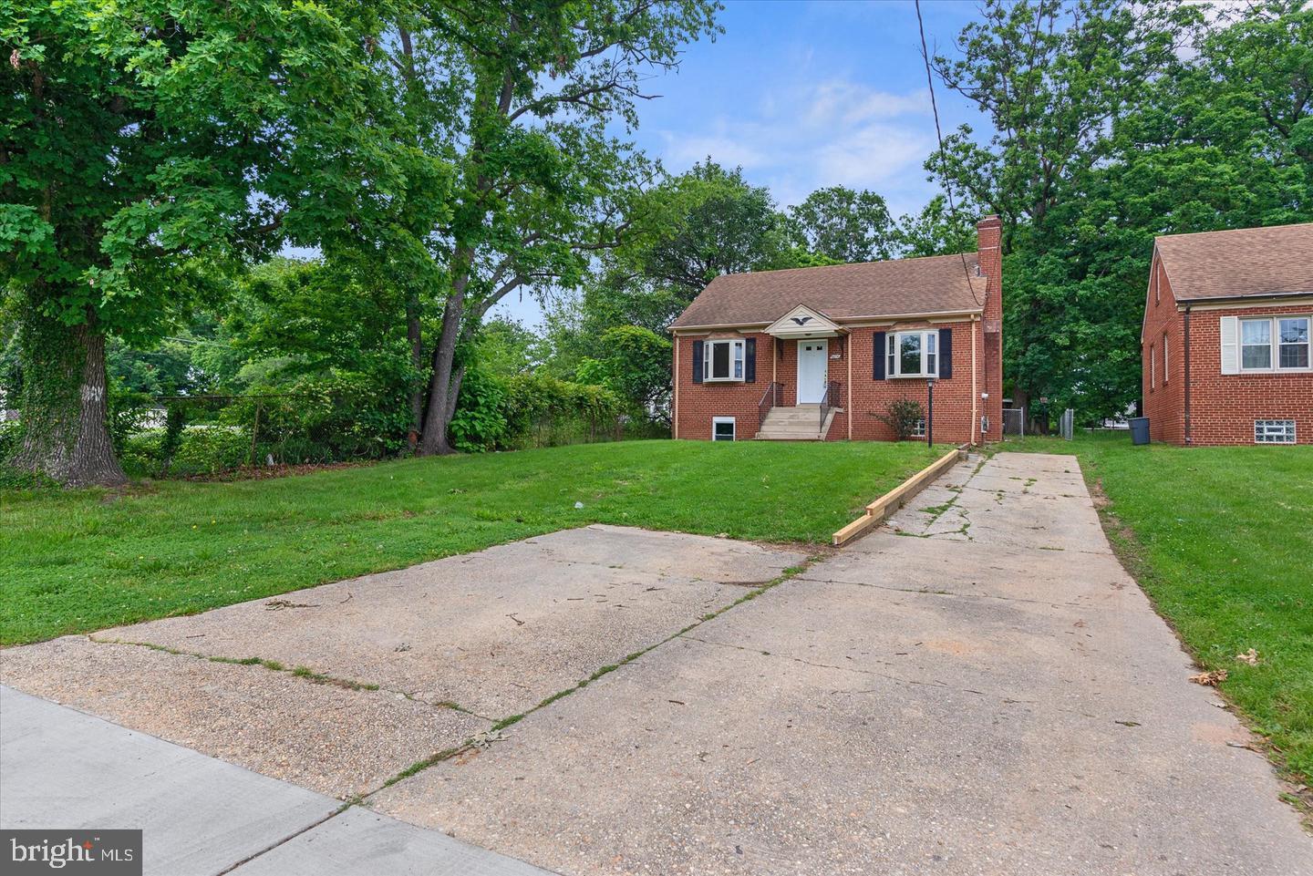 LIVINGSTON OAKS - Residential Lease