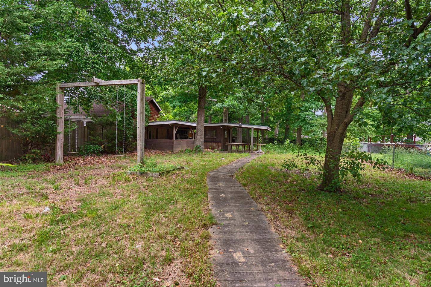 LIVINGSTON OAKS - Residential Lease