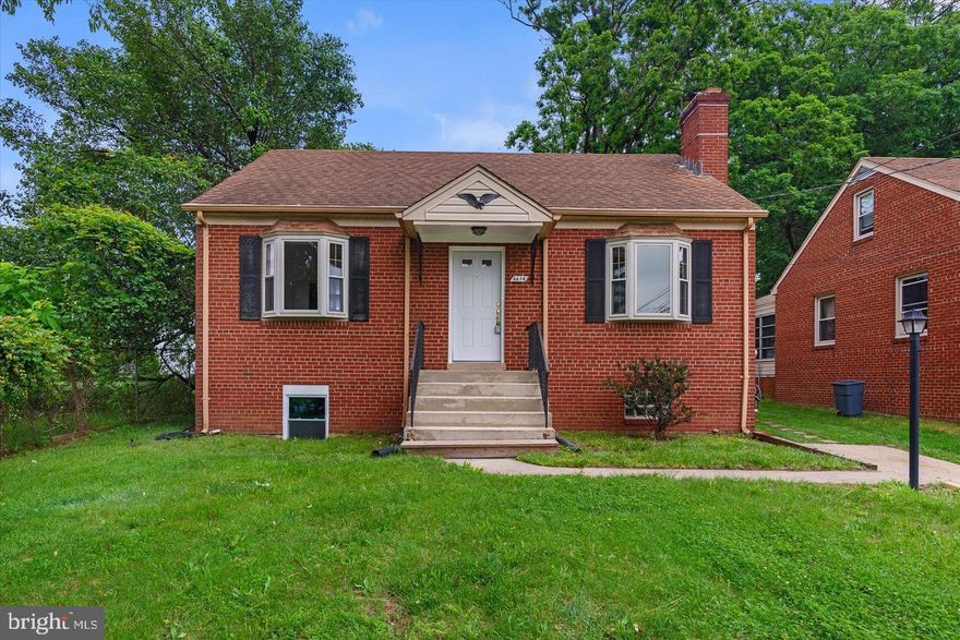 🏡 HOME SWEET HOME! 🏡

This charming Cape Cod ✨ offers 5 bedrooms, 2 full baths, and a prime location 📍 near grocery stores, shopping centers, and the National Harbor! 🛍️🌊

✨ Features include:
🪵 Gorgeous hardwood floors throughout
🍽️ Updated kitchen with modern touches
🌞 Spacious deck for outdoor enjoyment
🌳 Deep backyard for endless possibilities
🚗 Off-street parking for convenience

Don't miss out on this gem! 💎🏡💛