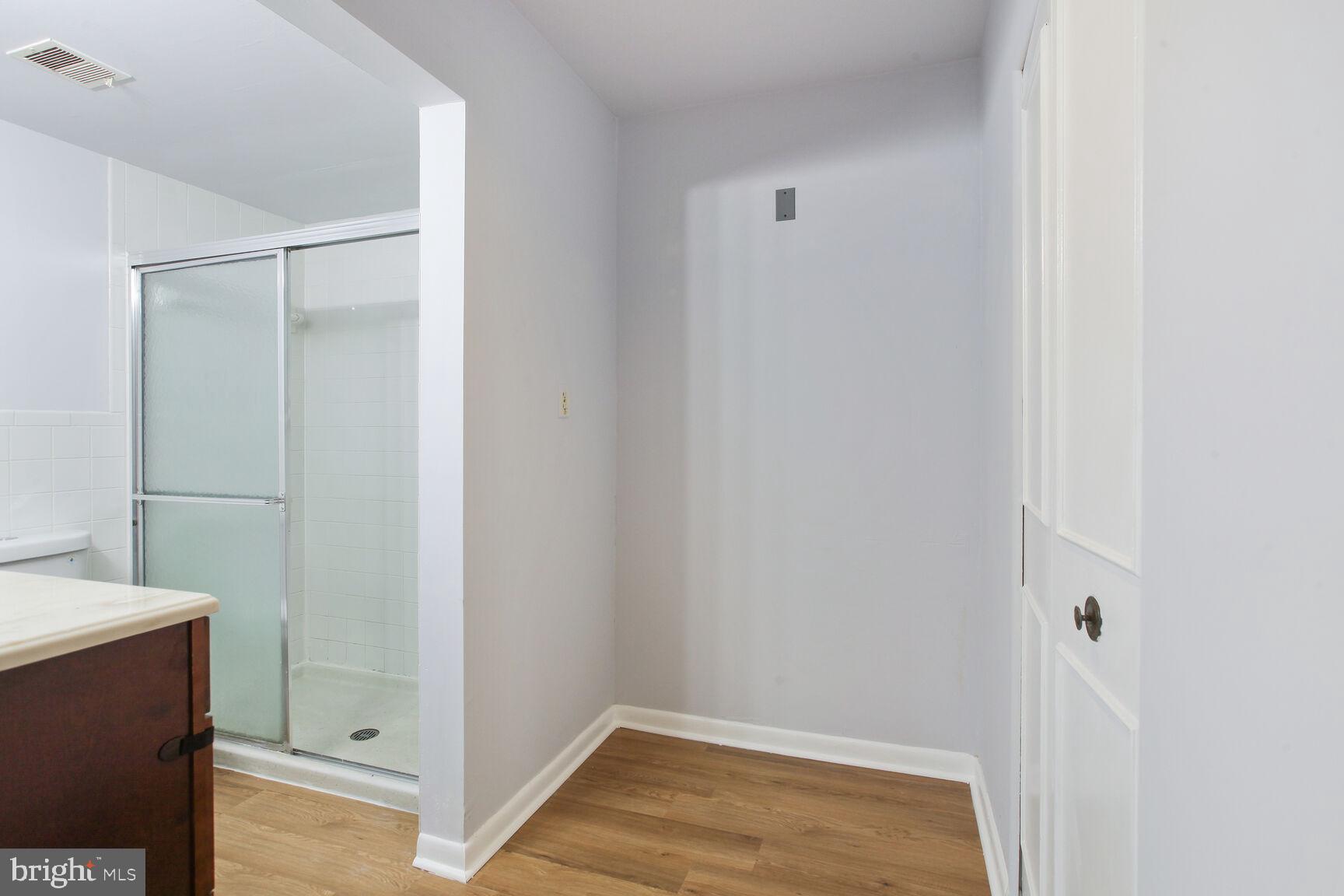 SUBURBAN OAKS - Residential