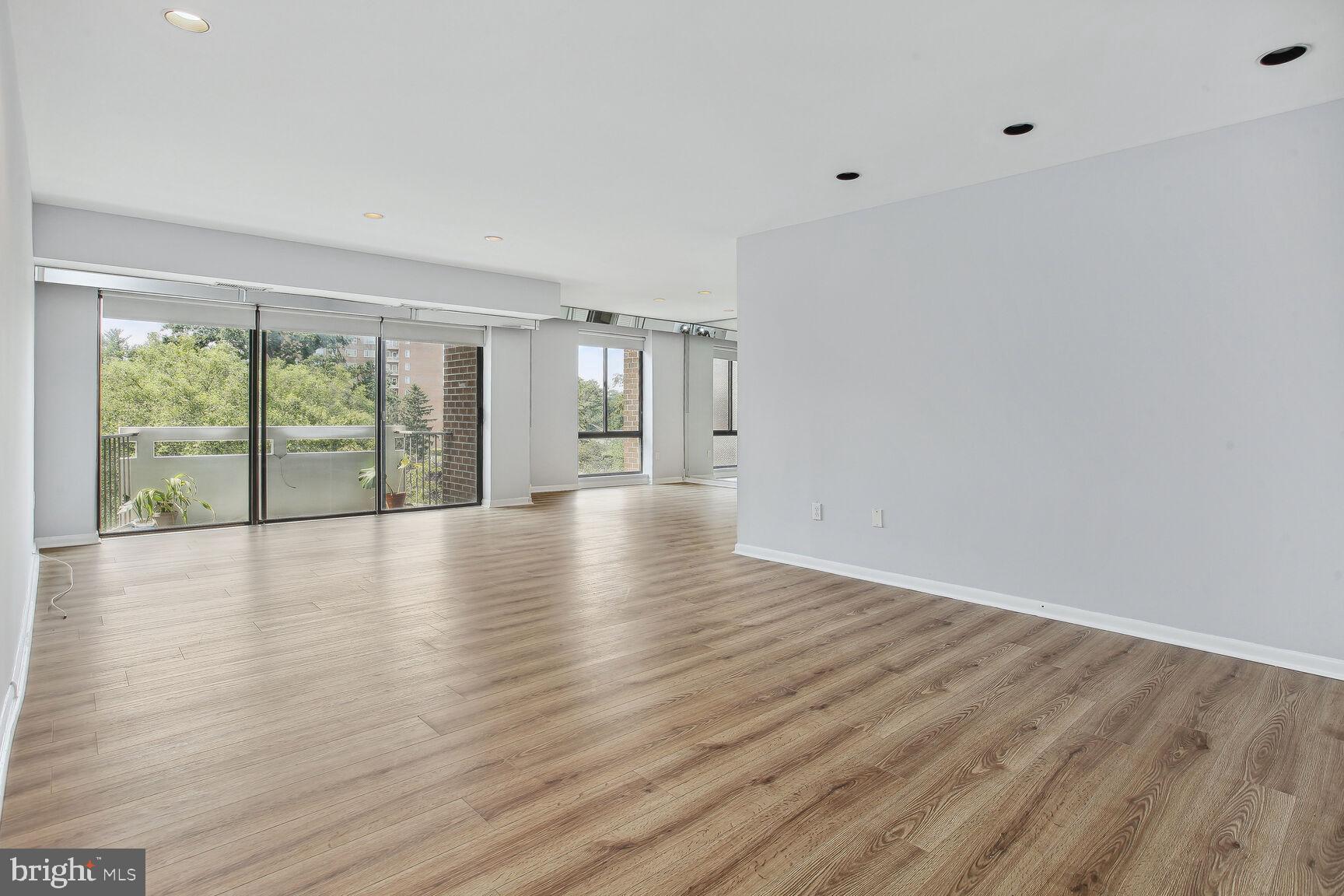 SUBURBAN OAKS - Residential