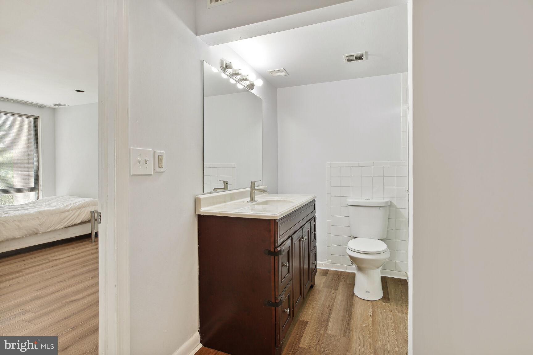 SUBURBAN OAKS - Residential