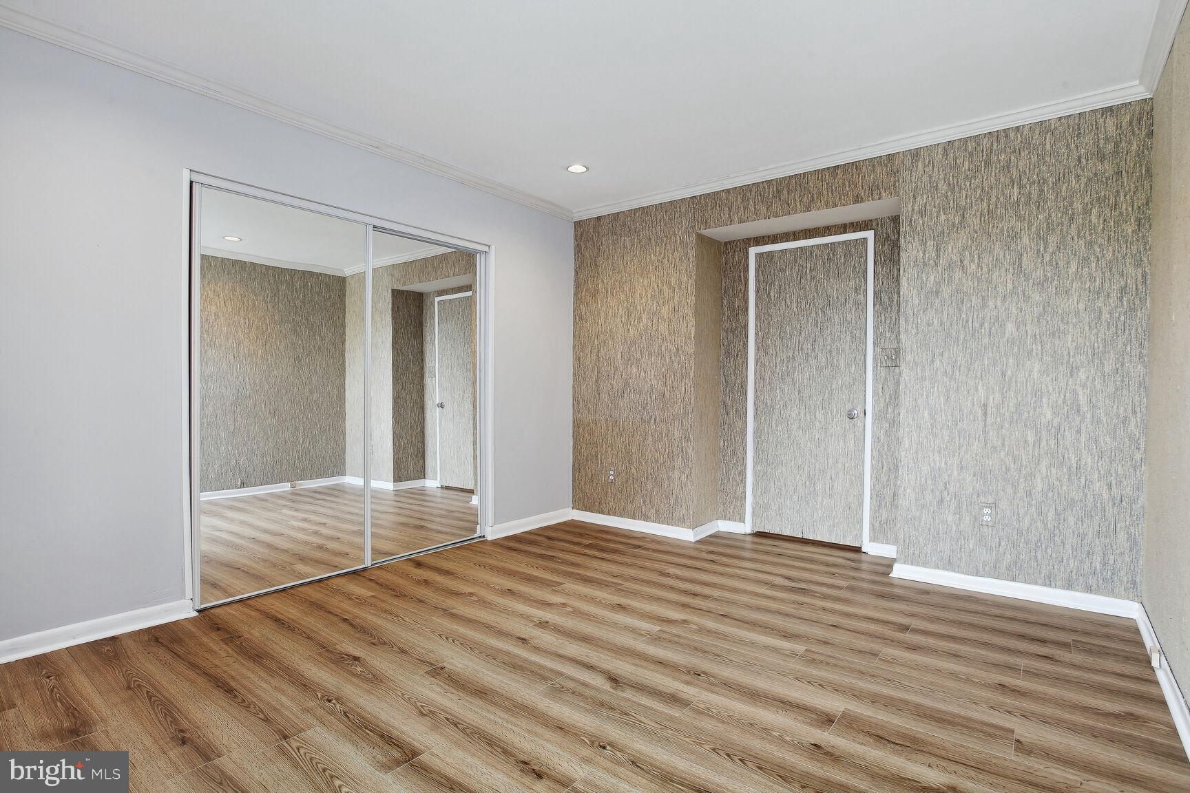 SUBURBAN OAKS - Residential