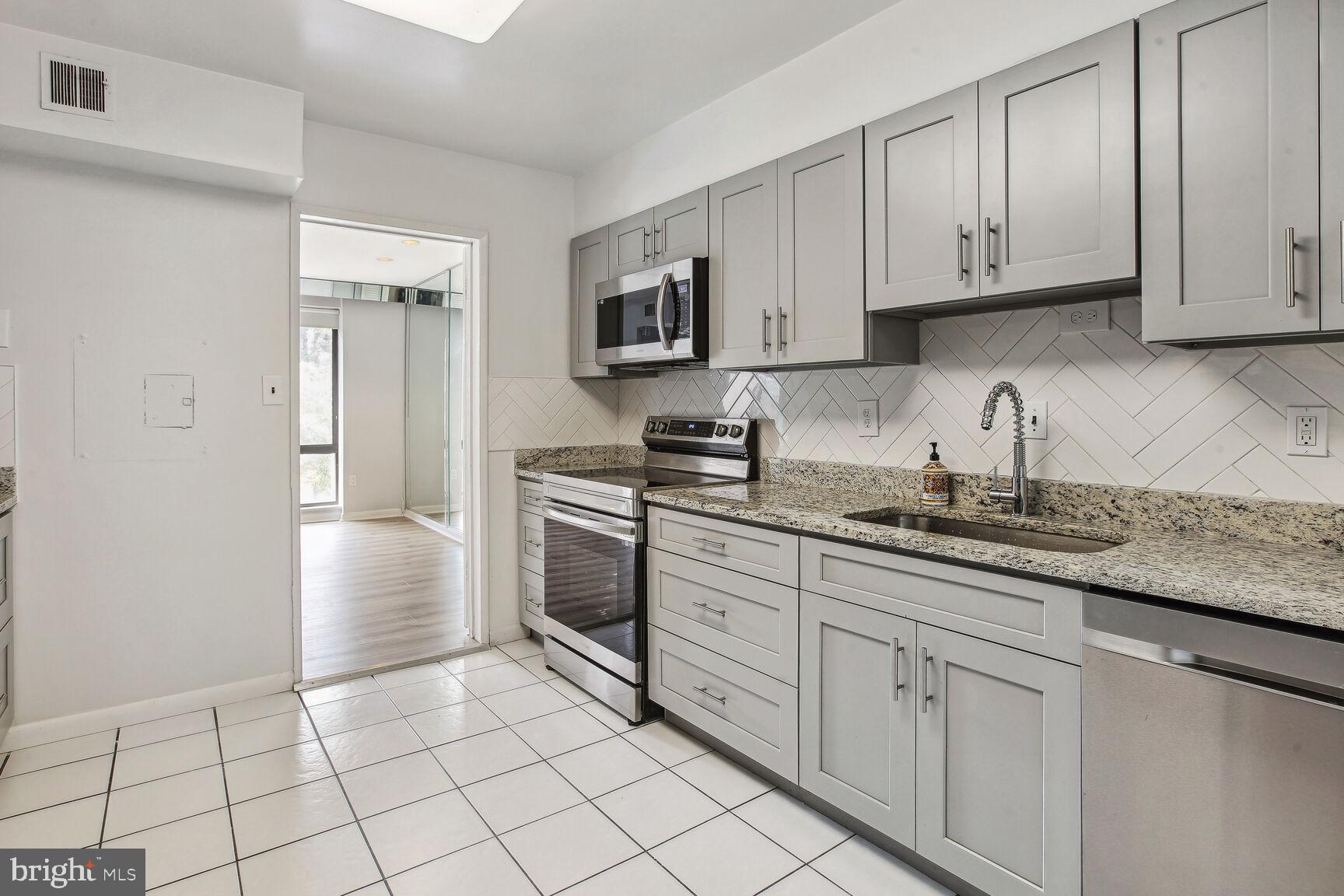 SUBURBAN OAKS - Residential