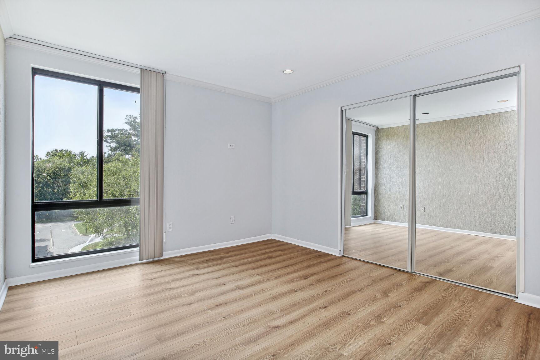 SUBURBAN OAKS - Residential