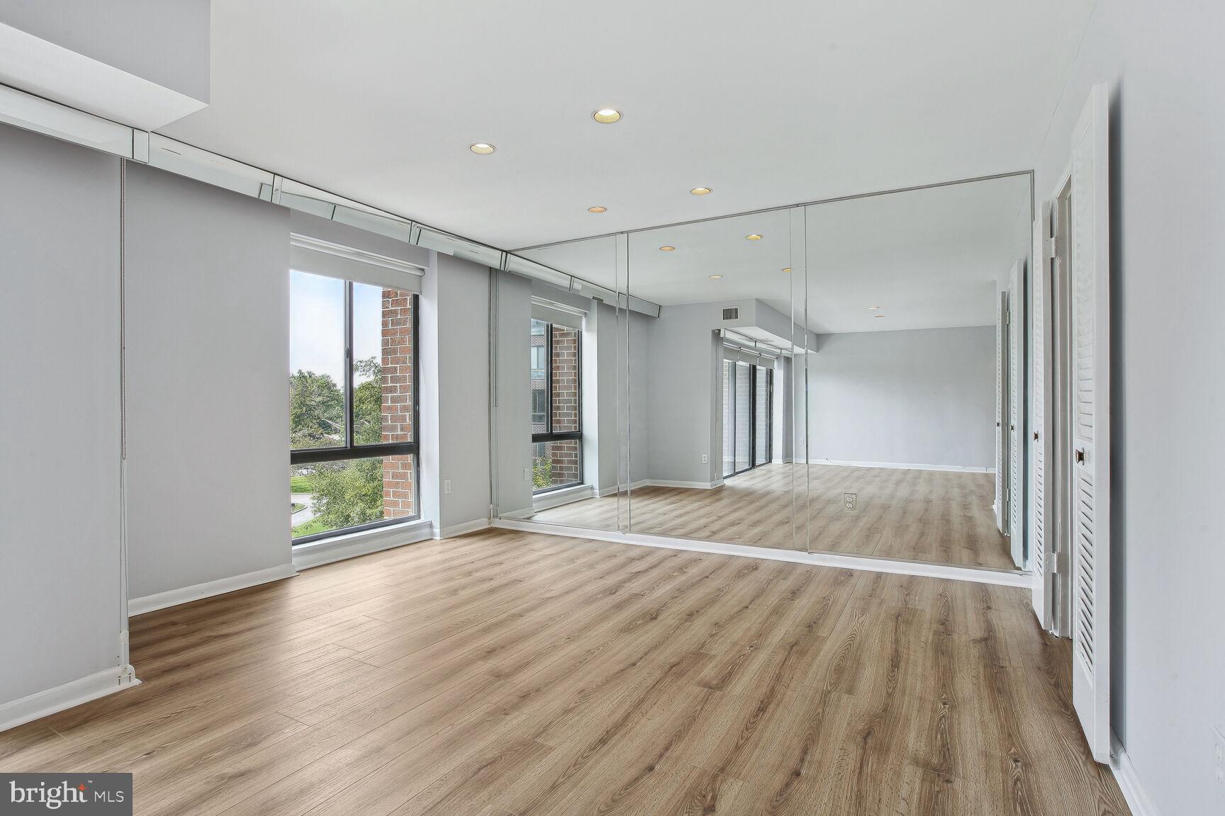 SUBURBAN OAKS - Residential