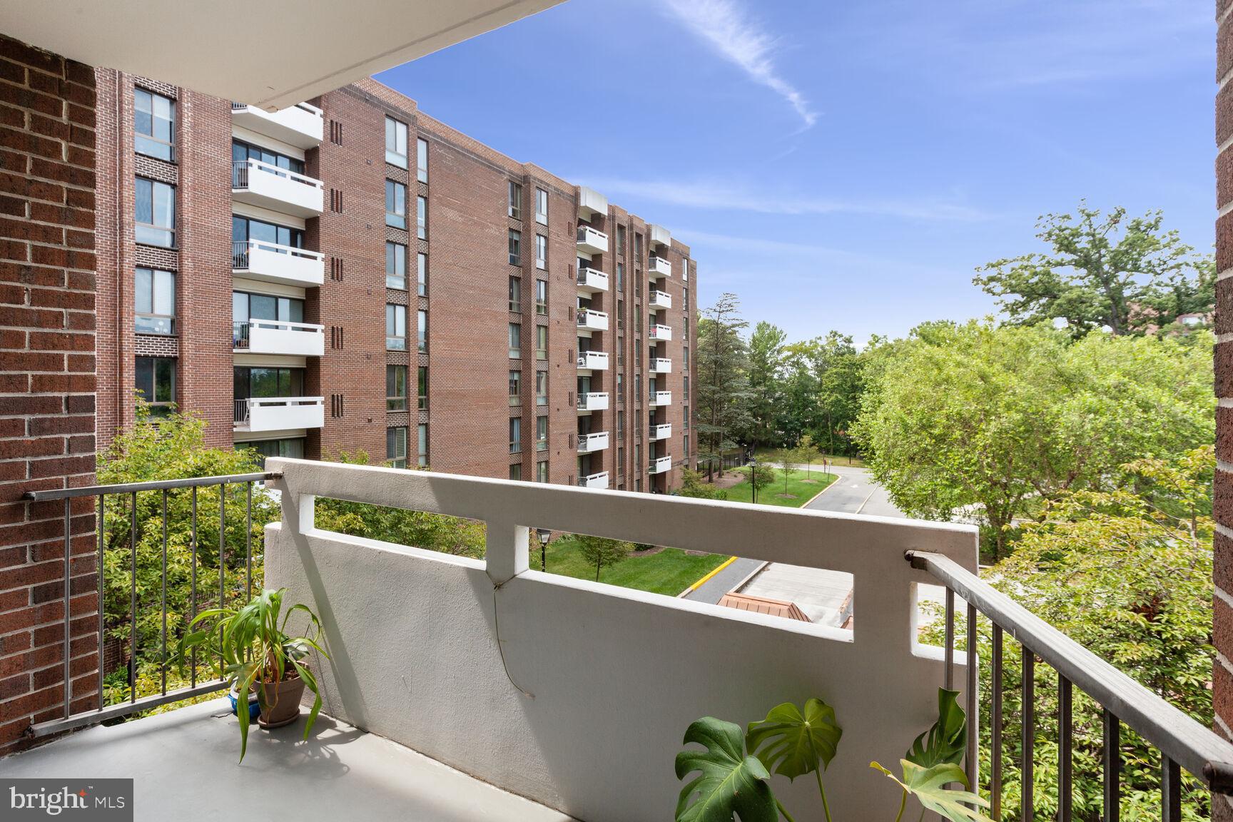 SUBURBAN OAKS - Residential