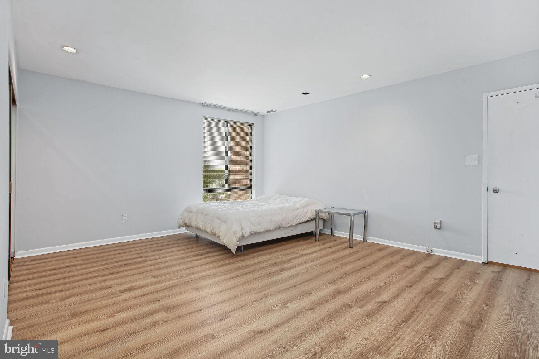 SUBURBAN OAKS - Residential