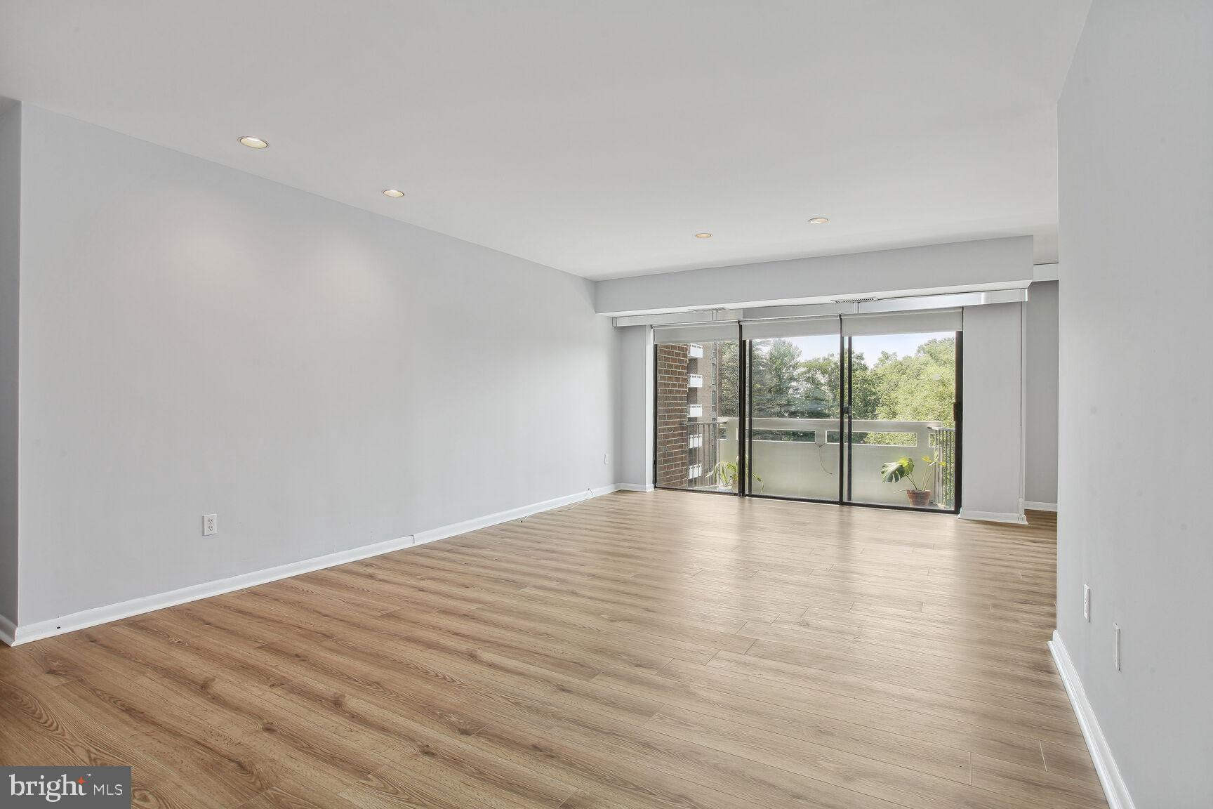 SUBURBAN OAKS - Residential