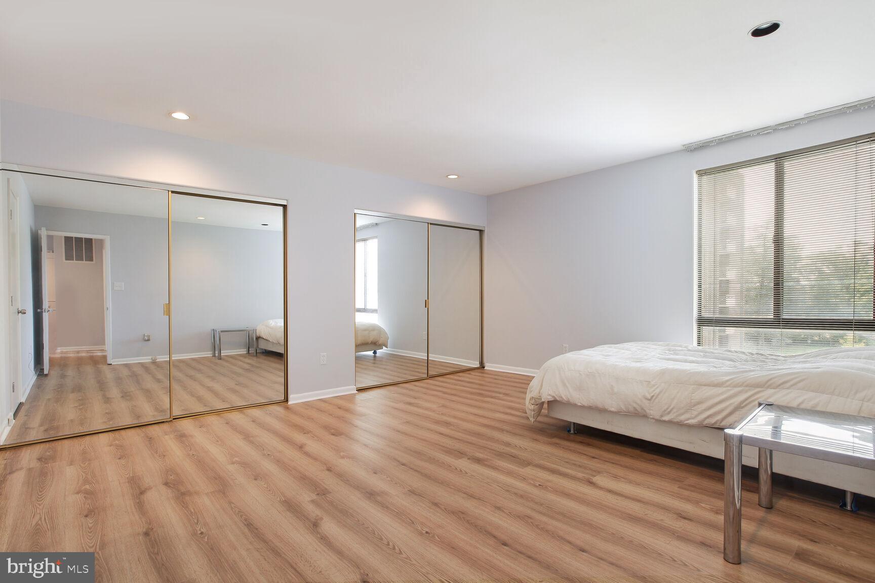 SUBURBAN OAKS - Residential