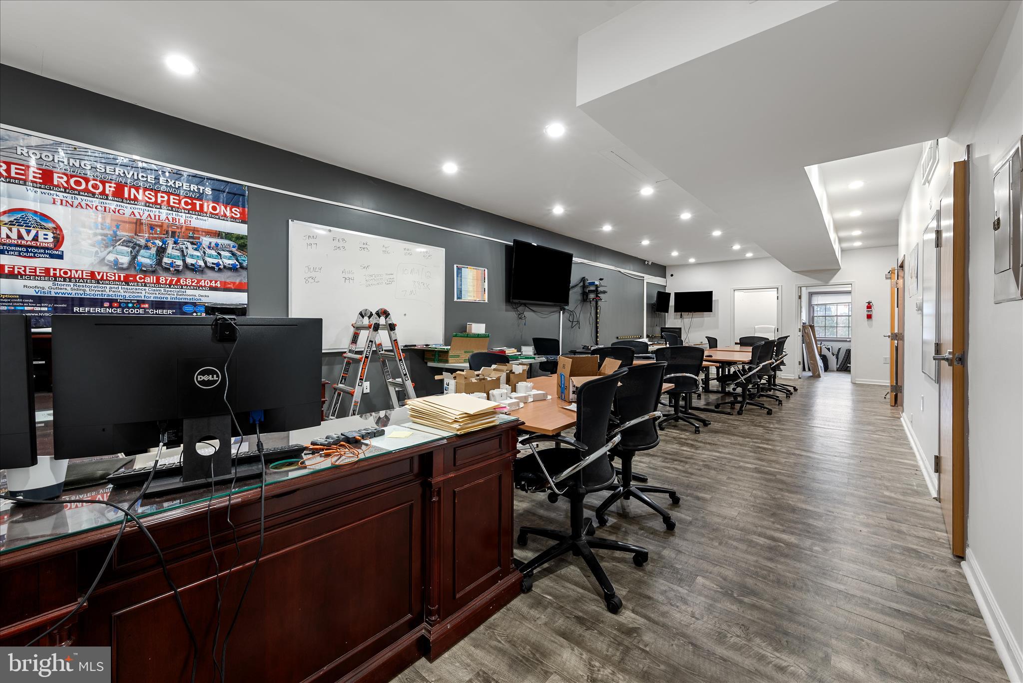 MILIC COMMERCIAL CENTER - Commercial Sale