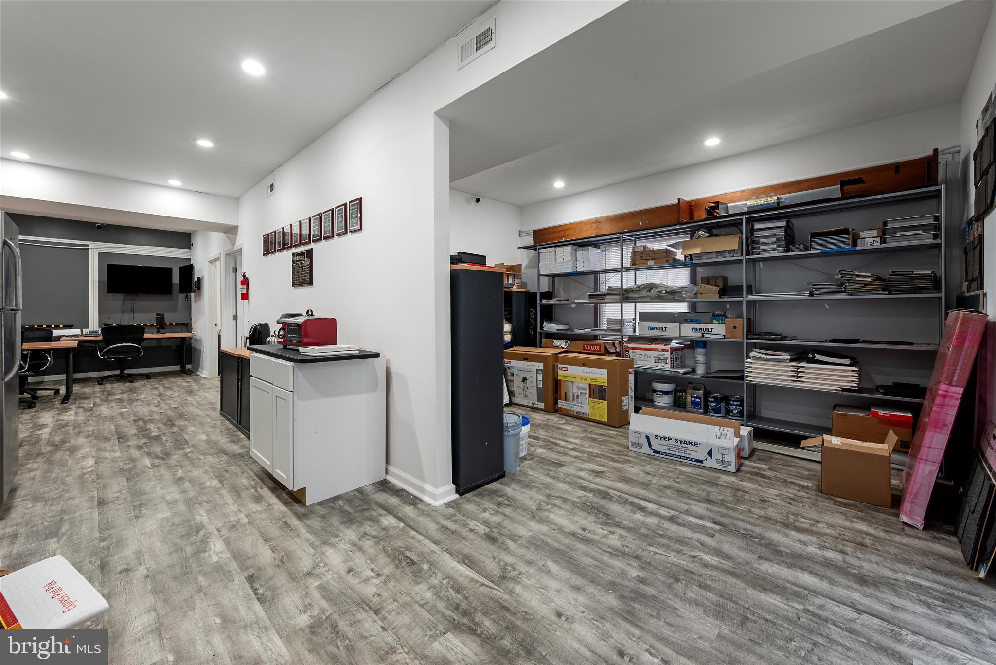 MILIC COMMERCIAL CENTER - Commercial Sale