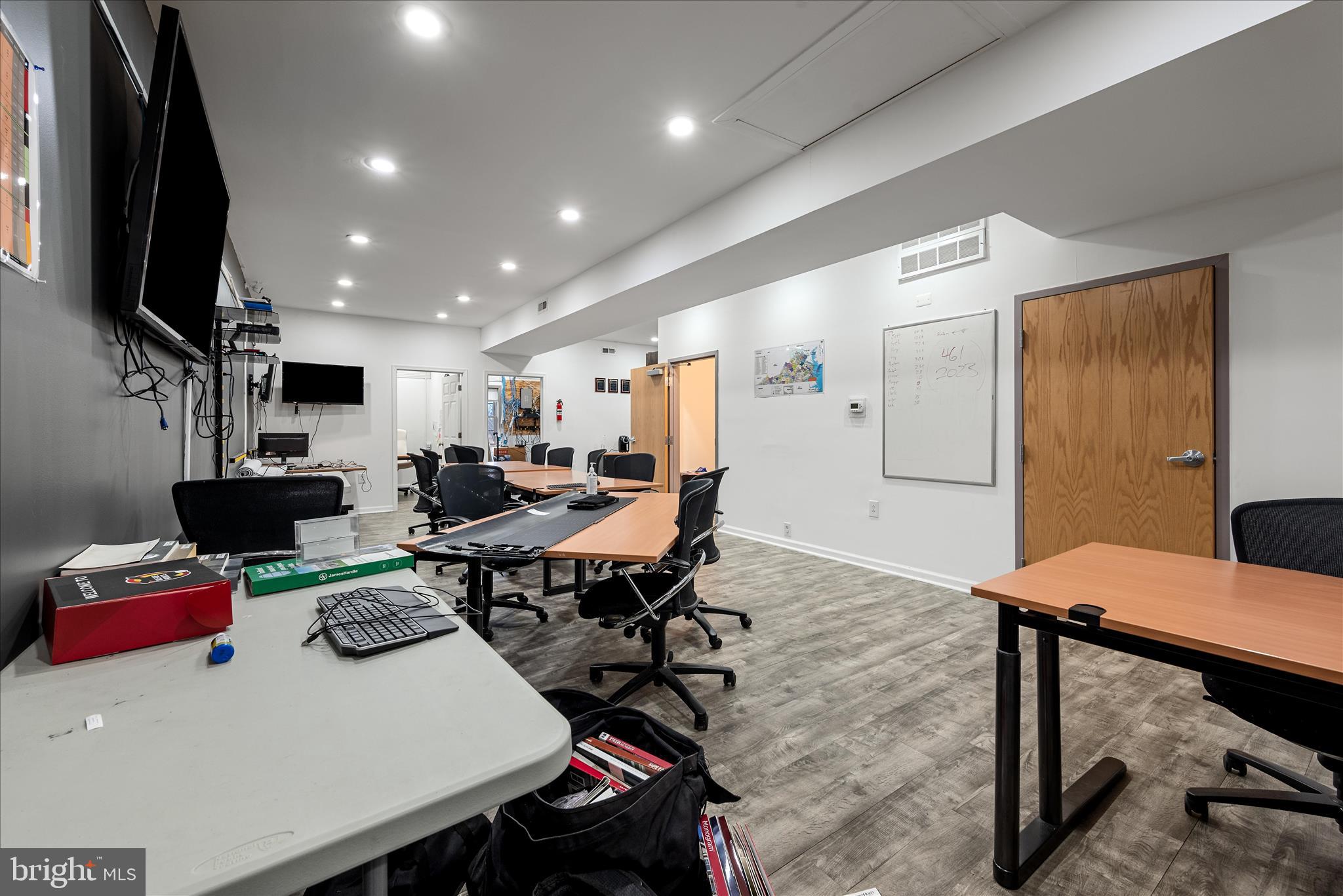 MILIC COMMERCIAL CENTER - Commercial Sale