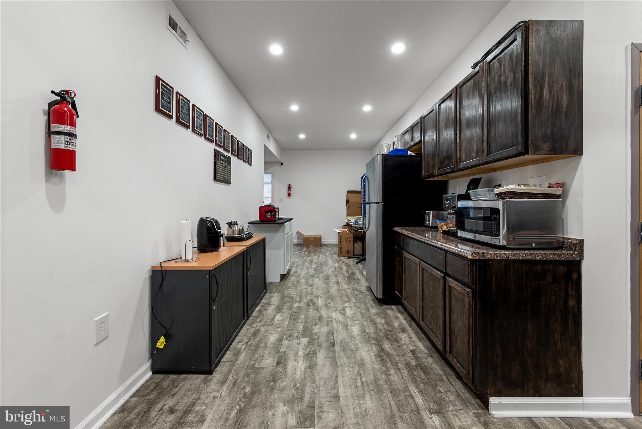 MILIC COMMERCIAL CENTER - Commercial Sale