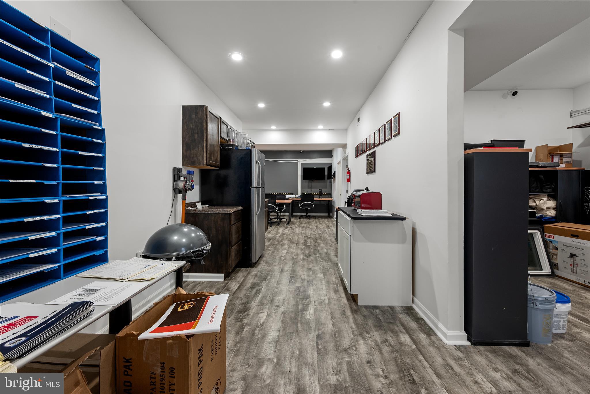 MILIC COMMERCIAL CENTER - Commercial Sale